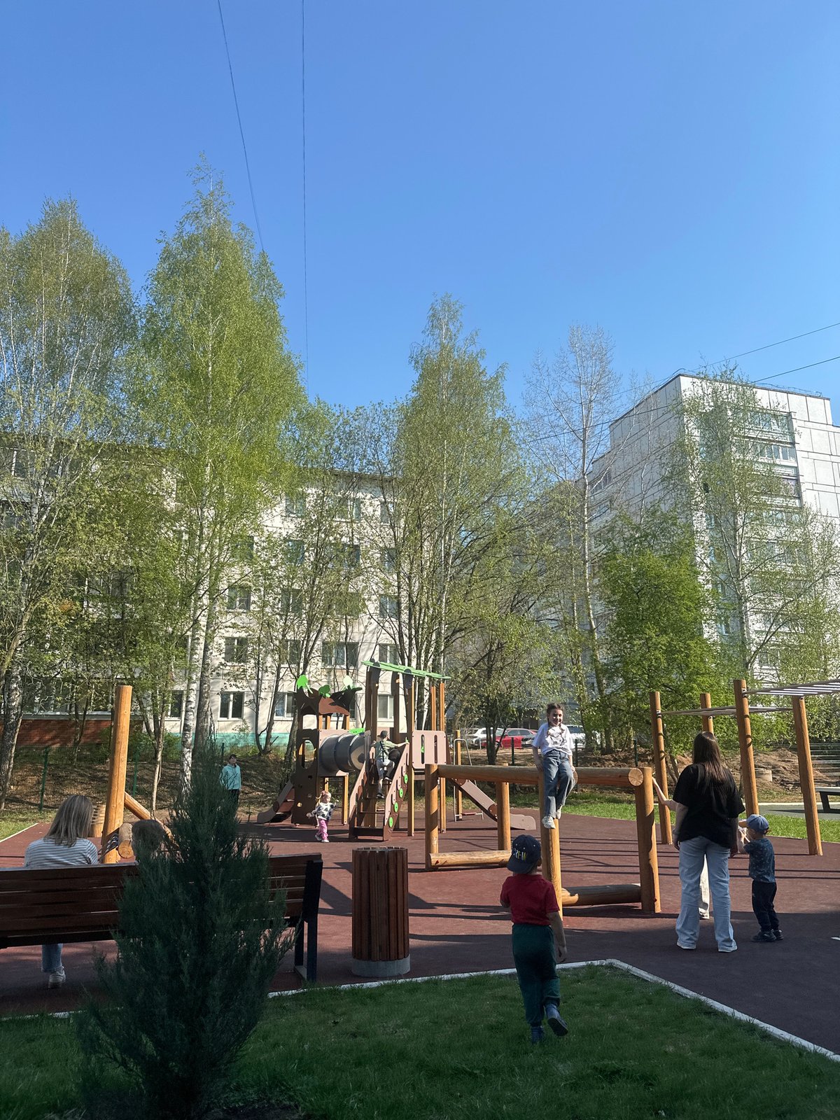 Families enjoy afternoon recreation time in Chaikovsky park areas