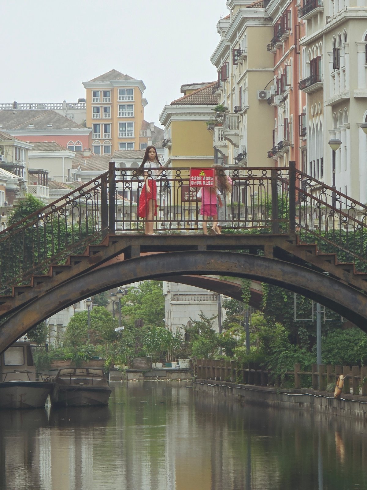 Morning stroll through European-styled canal community in Xiaoshan District