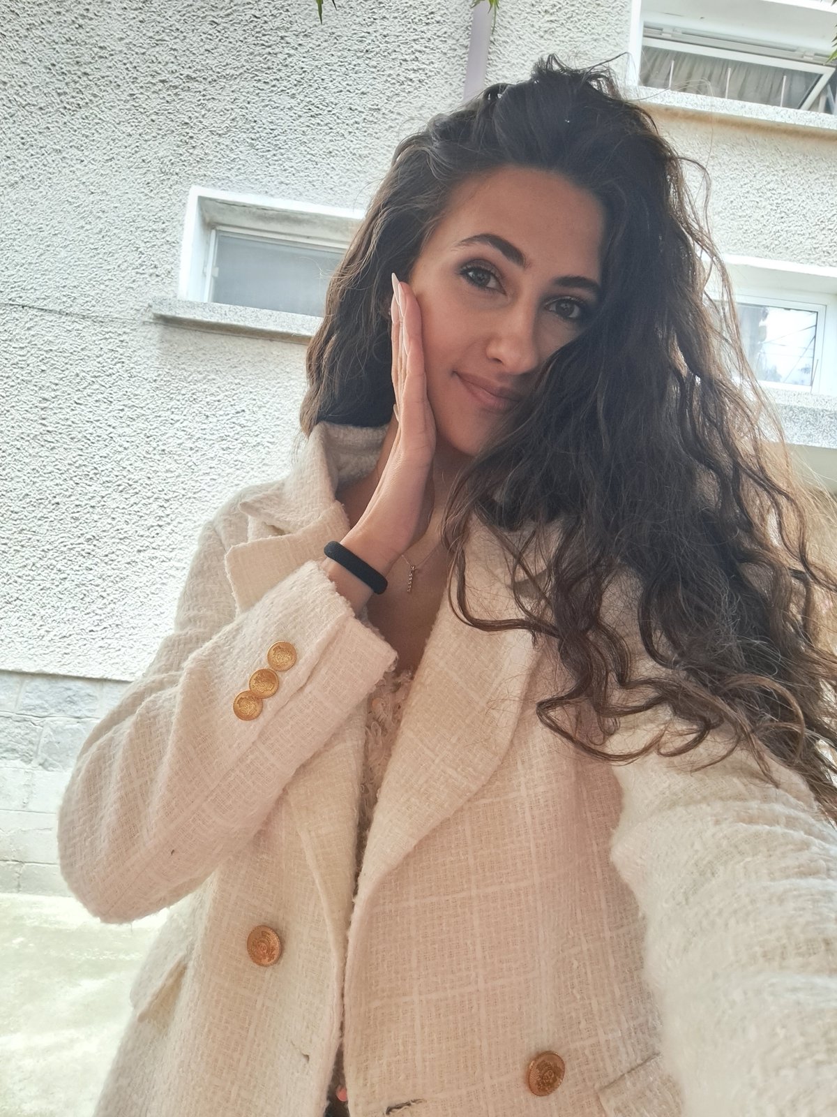 Woman takes selfies in cream blazer in Negovan