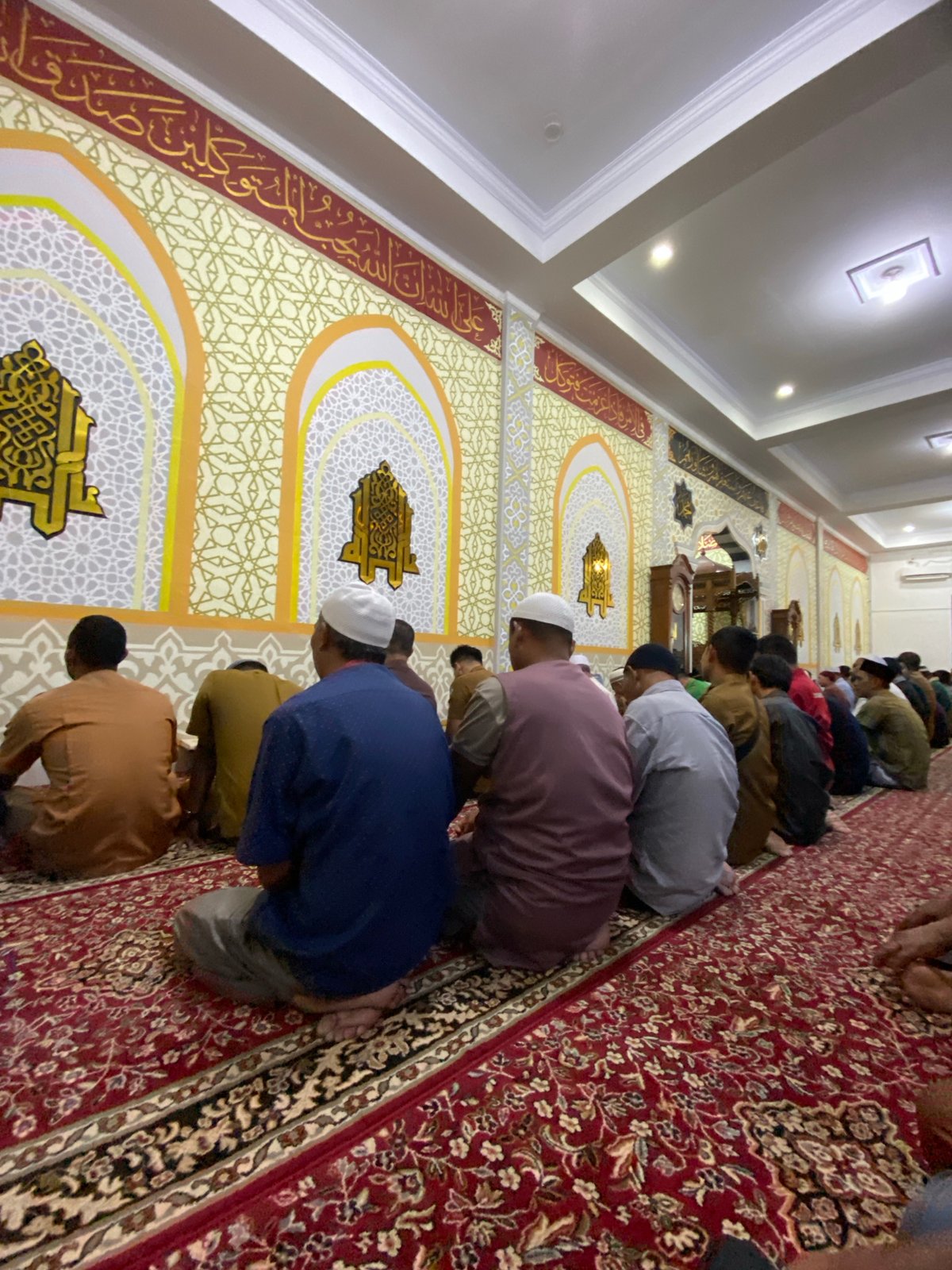 Prayer time and street life at Lhokseumawe's Islamic Center