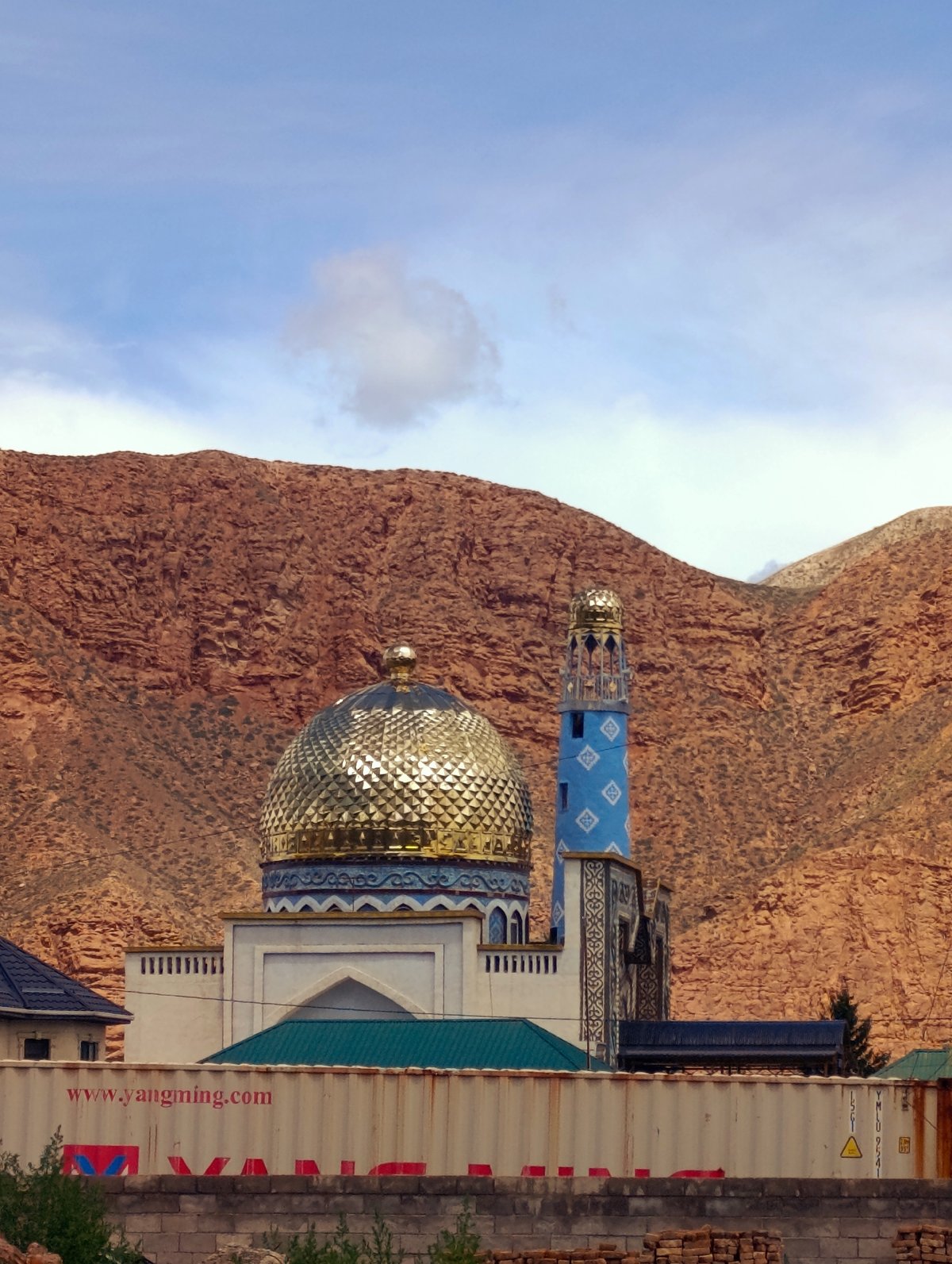 Naryn City: mosques, cranes, and a city mid-construction