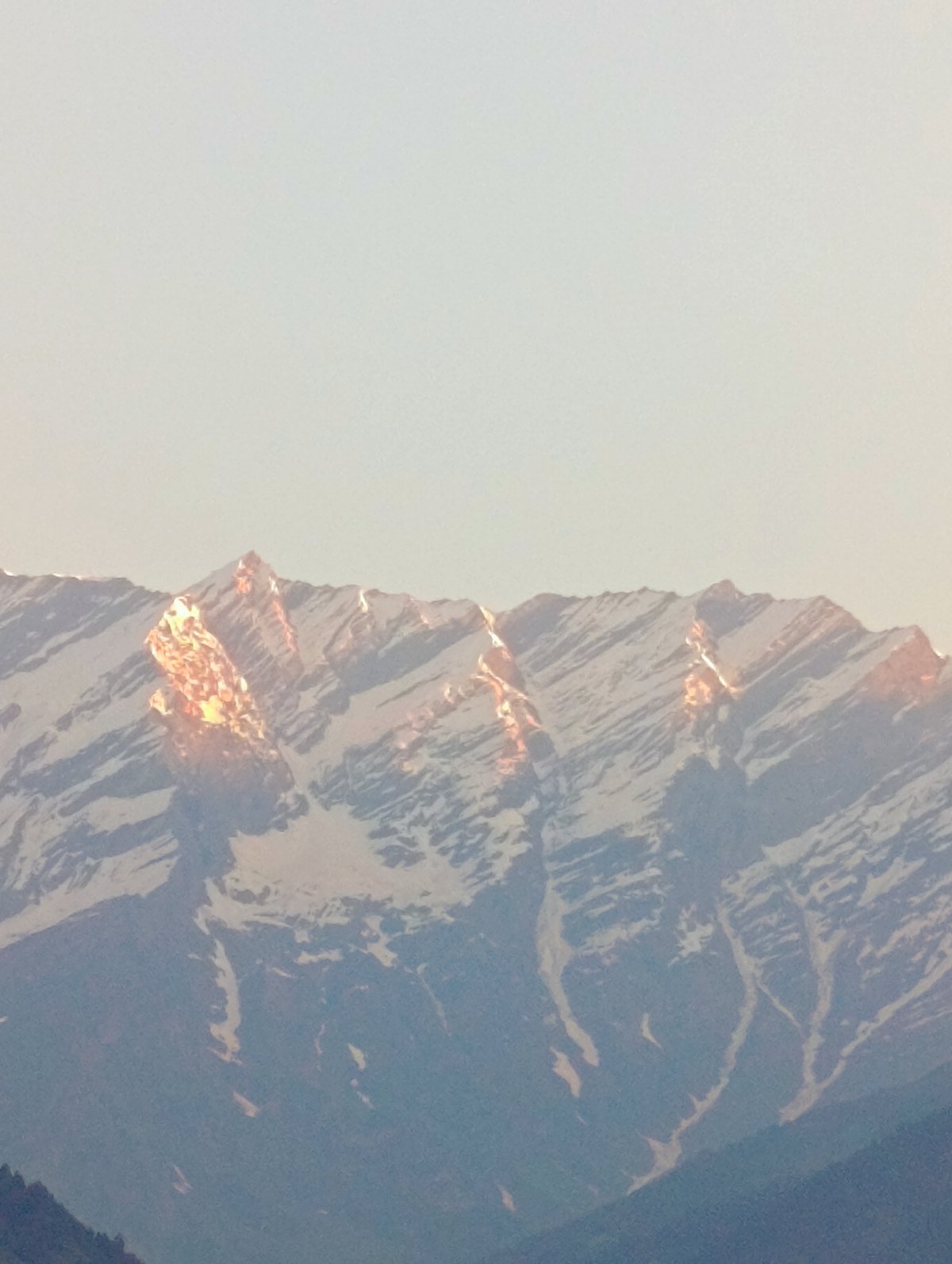 Dawn to dusk: Mountains, meditation, and daily moments in Vashisht