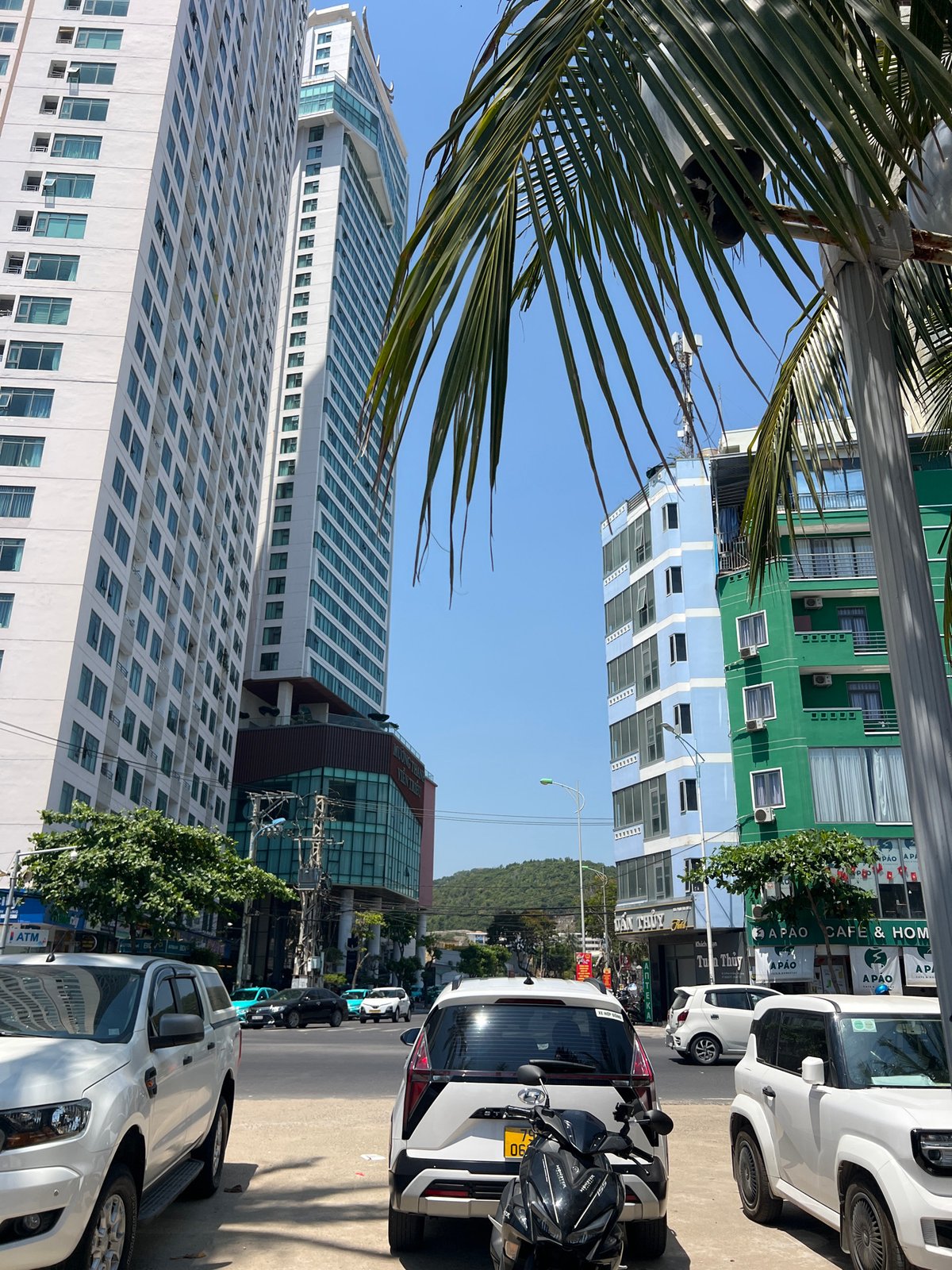 Early morning beachfront street scenes captured in Nha Trang