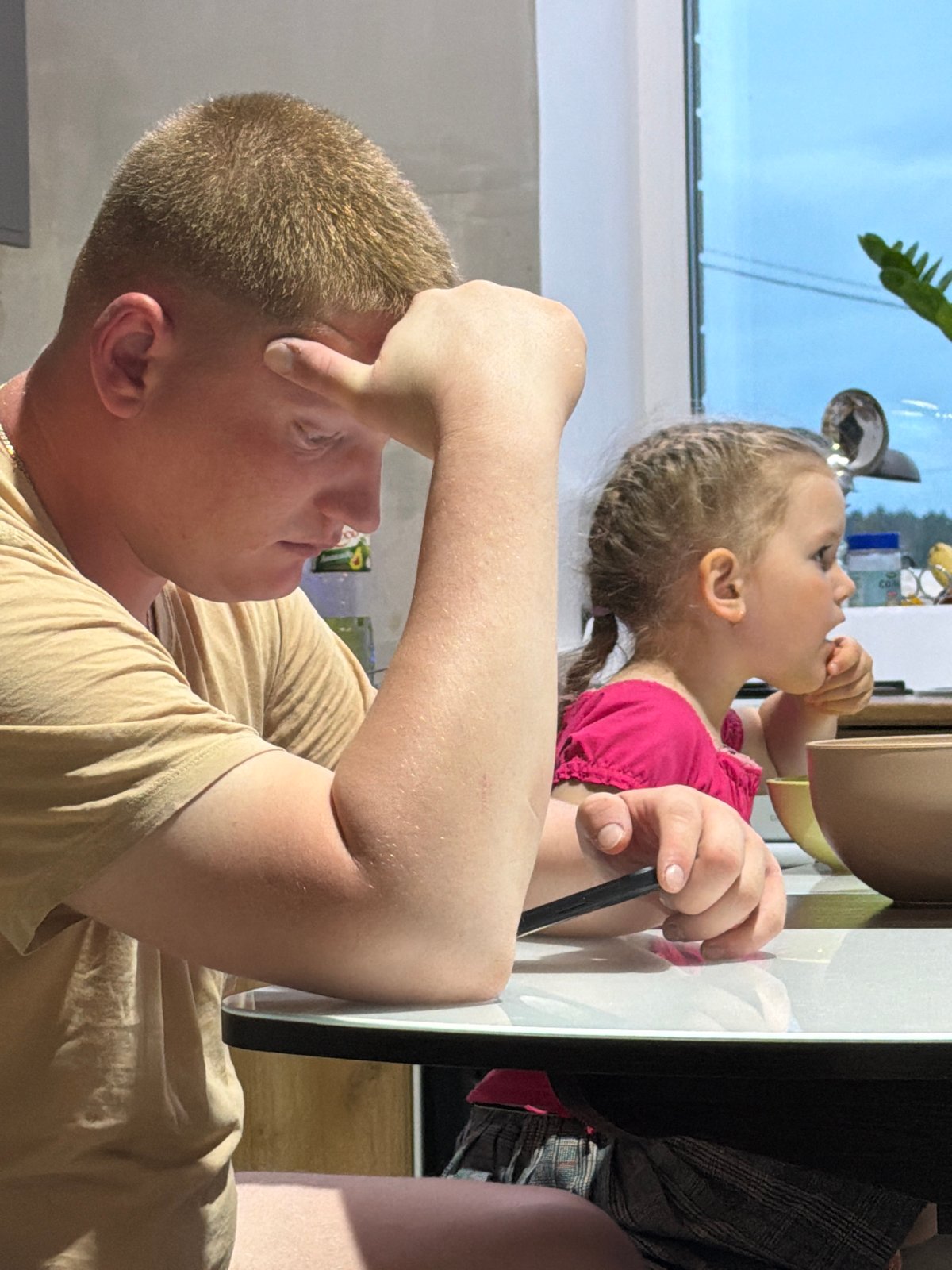 Father and daughter share meal in Chaikovsky home