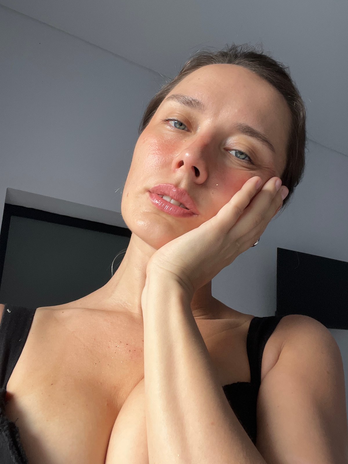 Woman takes morning selfies in North Kuta residence