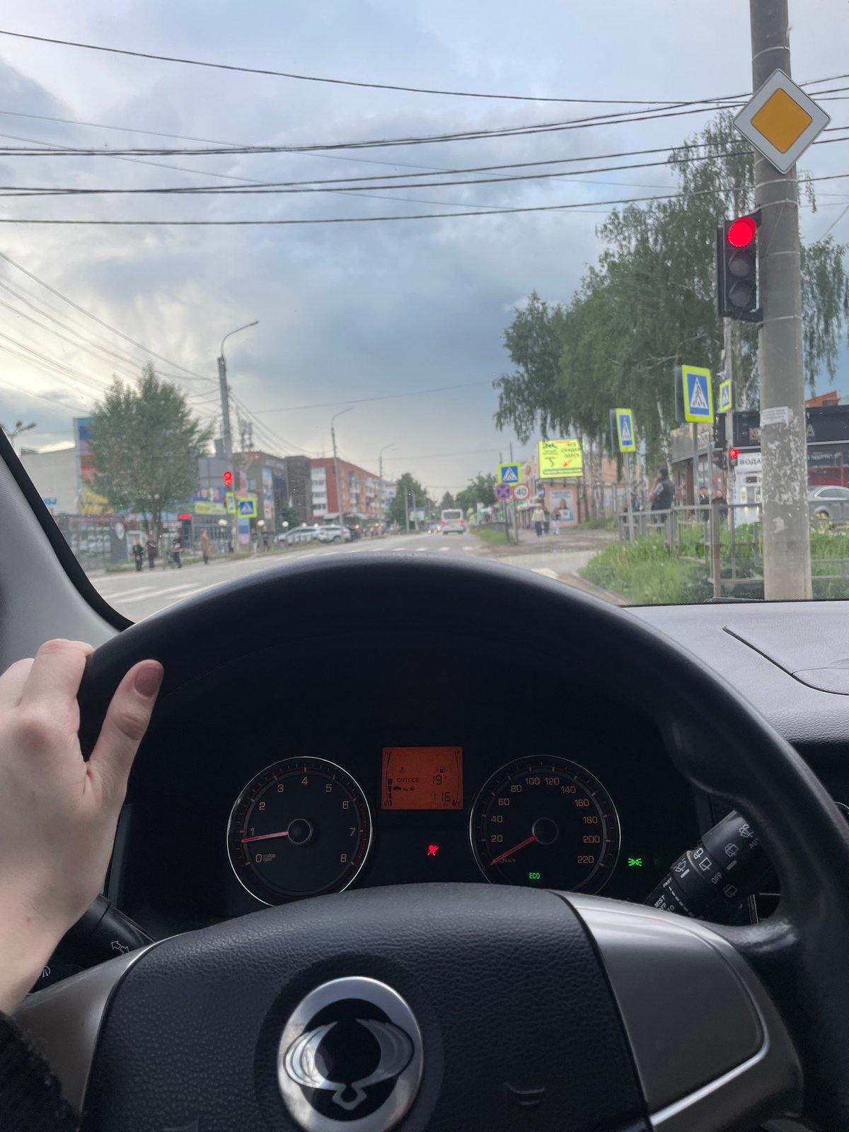 Driver waits at red light in Votkinsk under cloudy skies