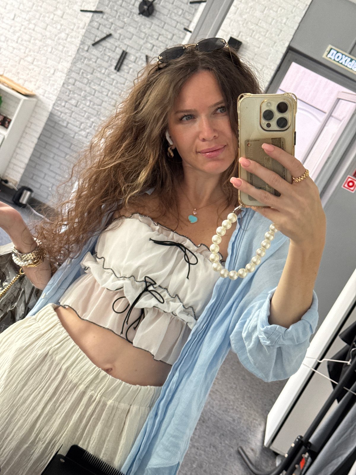 Selfies and floral arrangements at a Moscow salon setting