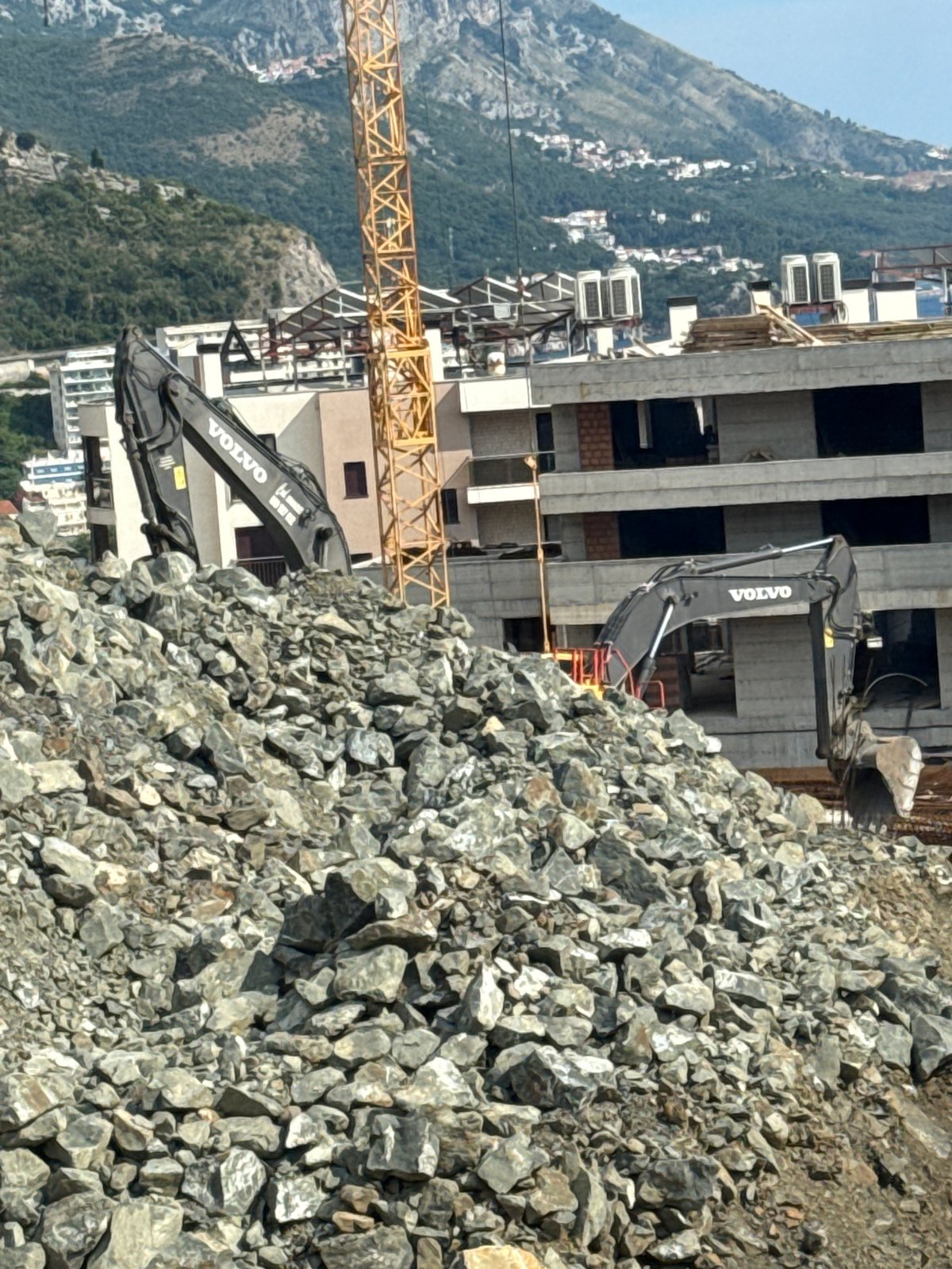 Construction and cooking on the Montenegrin Adriatic coast