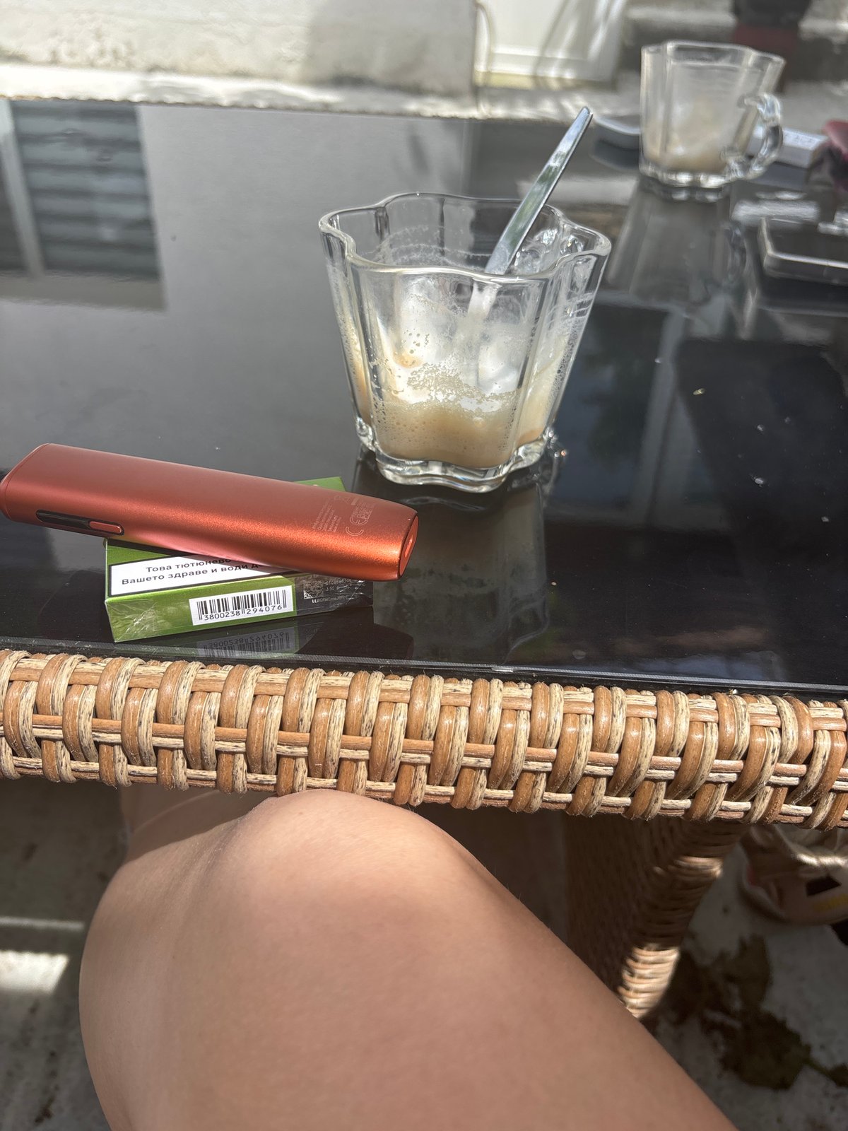 Coffee break with smoking materials observed at coordinates 666