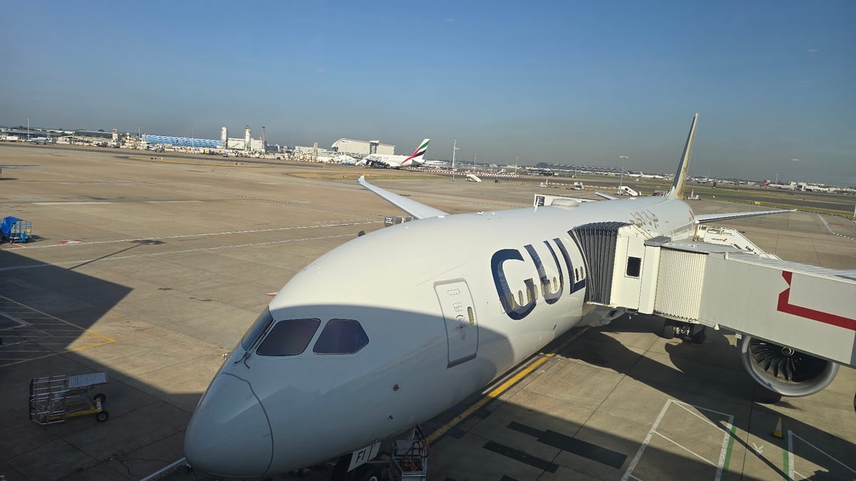 Morning operations documented at London Heathrow Airport