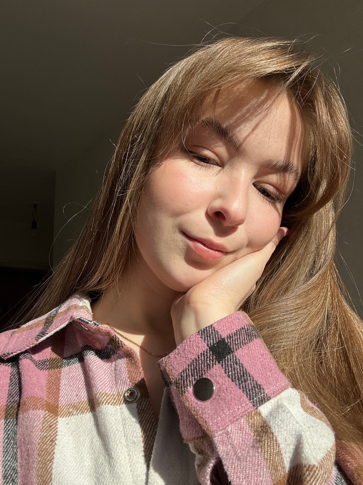 Woman documents casual moments with selfies in Chaikovsky, Russia
