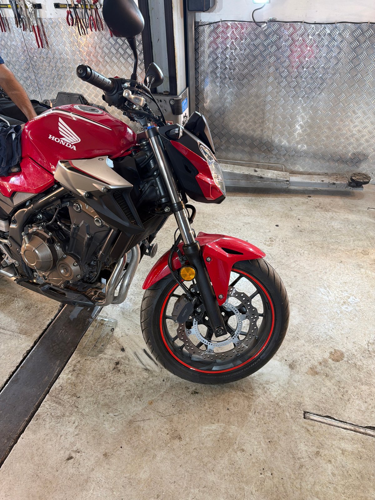 Honda motorcycle spotted on garage lift in Sofia