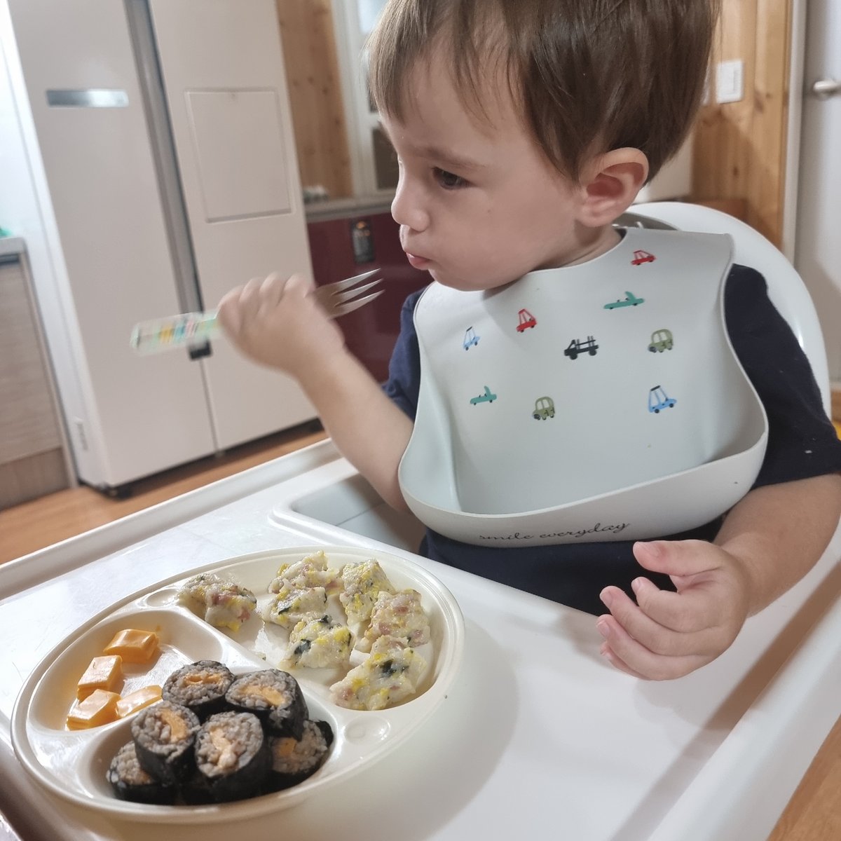 Mealtime in a high chair, Dunnae-myeon