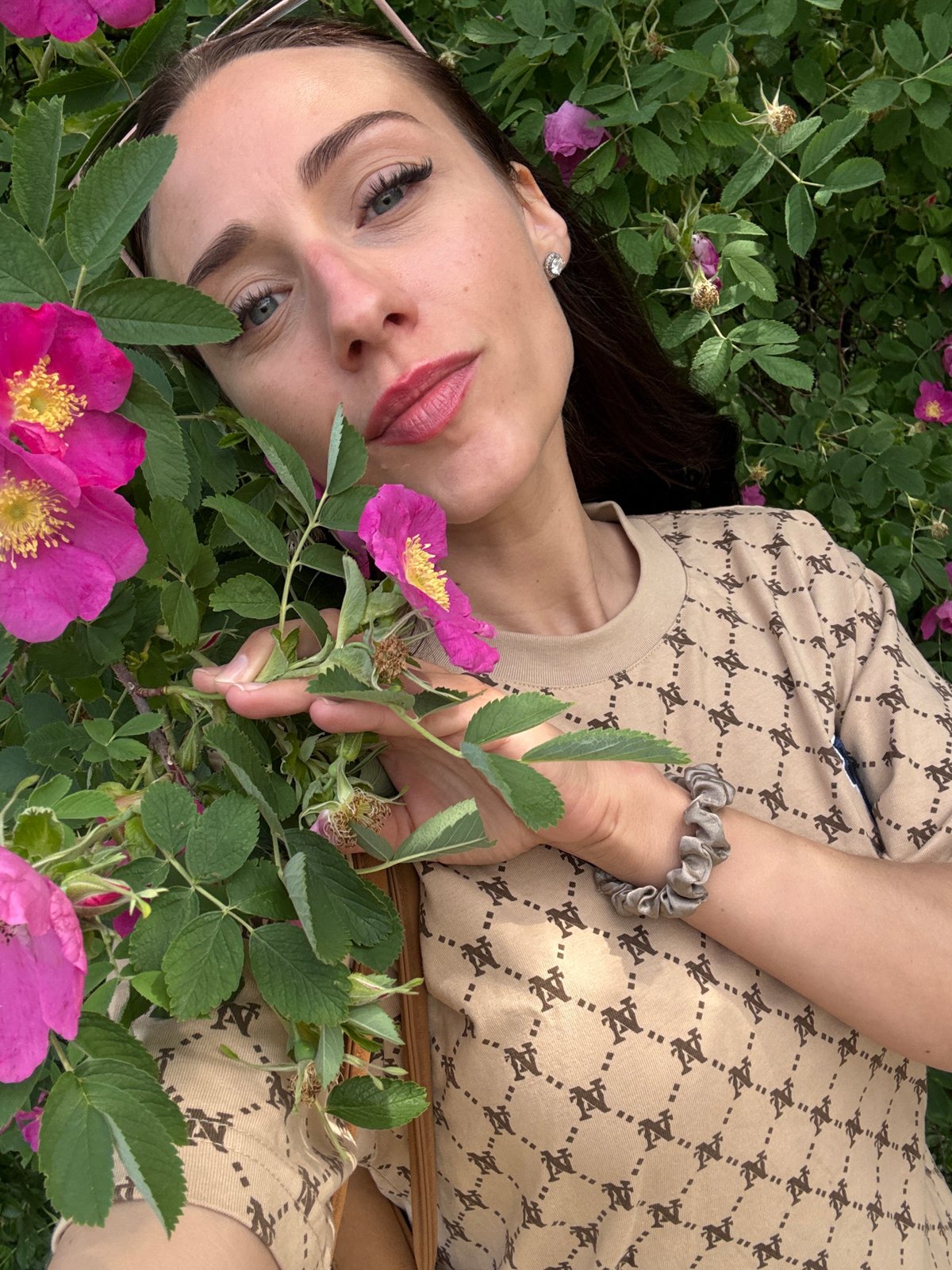 Morning park scenes captured in Saint Petersburg amid flowers