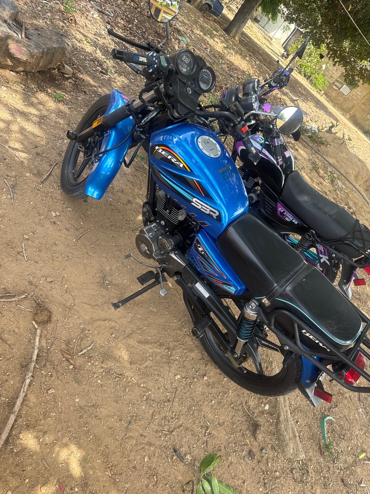 Car repairs and daily life inside a La Tagua home
