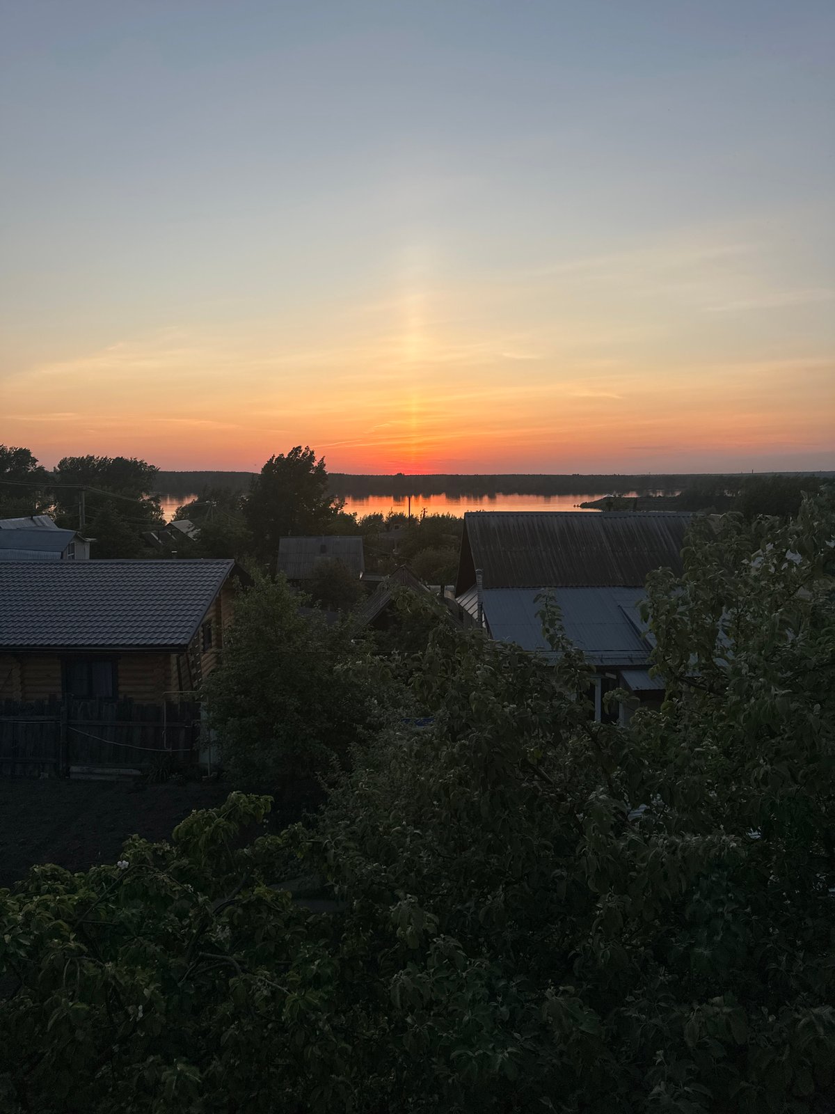 Sunset over Kama River captured by witnesses in Chaikovsky