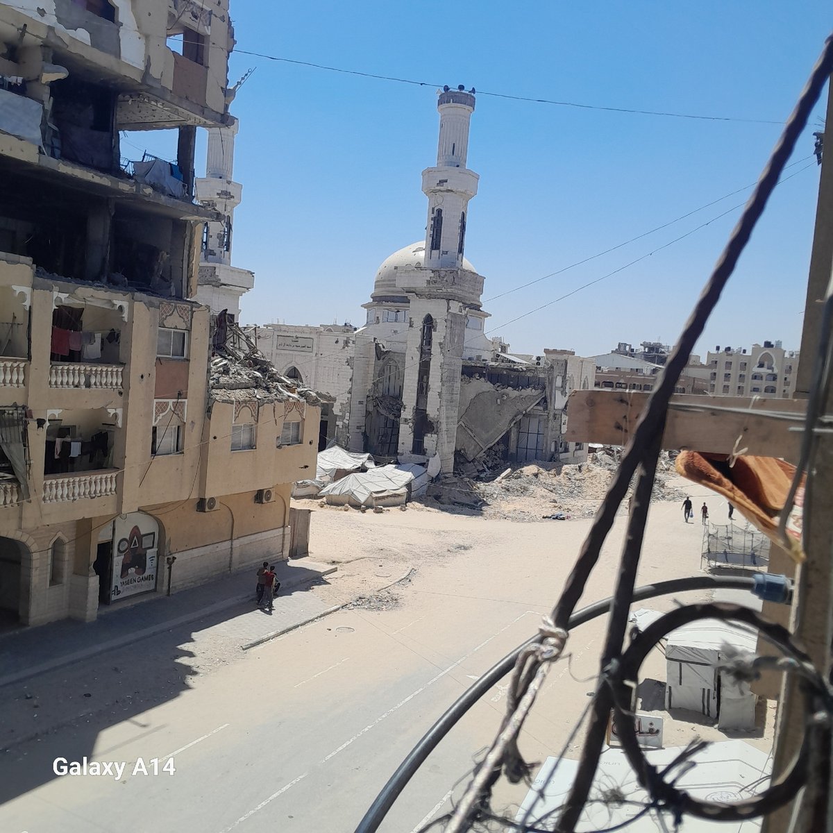 Khan Yunis witnesses document destruction, temporary settlements, urban scenes