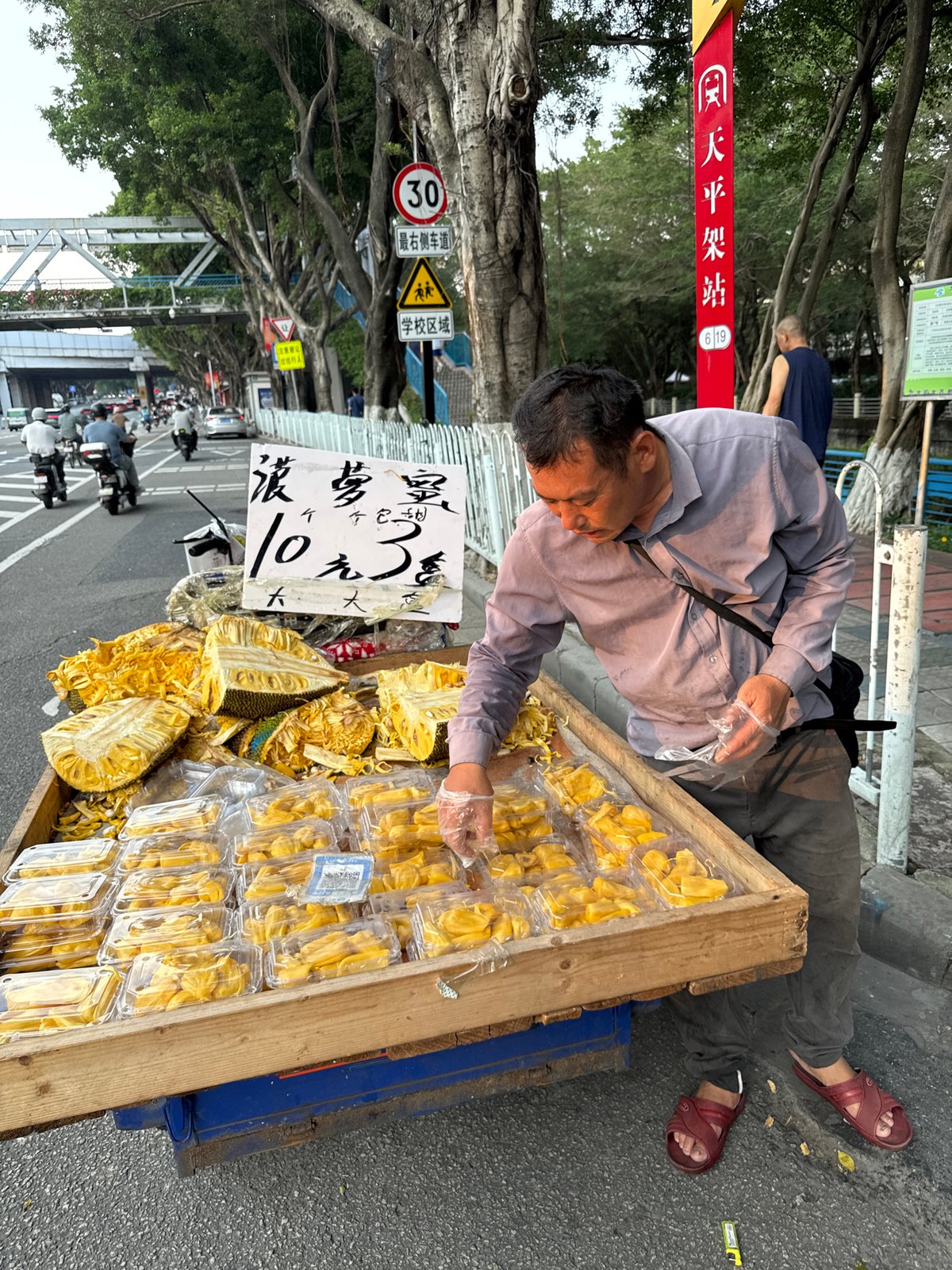 Morning street life documented across Tianhe District, Guangzhou