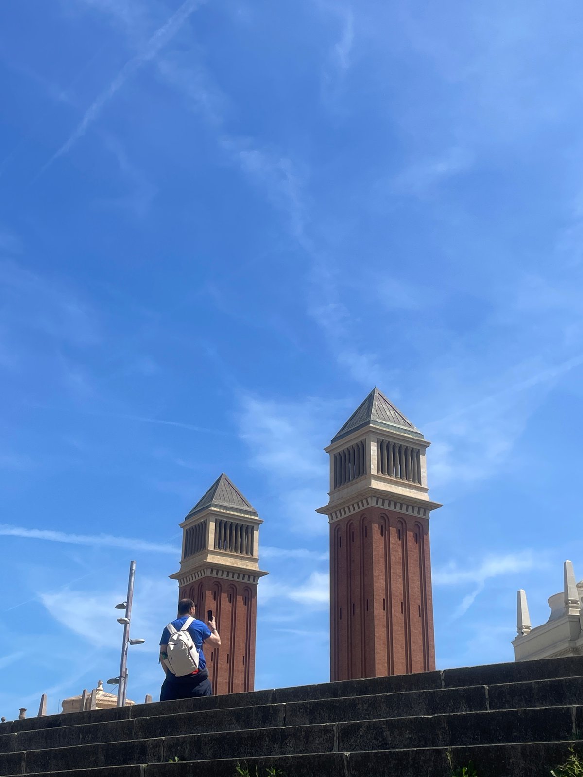 Tourist documents Barcelona landmarks and escalators in 10-minute span