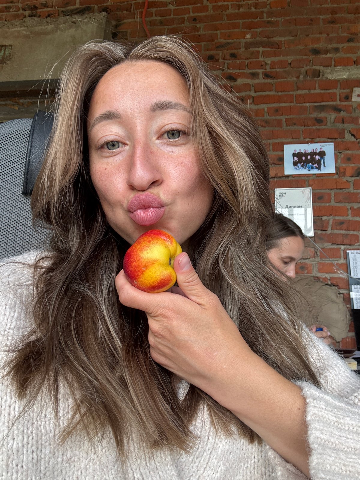 Woman documents morning routine with selfies in Chaikovsky, Russia