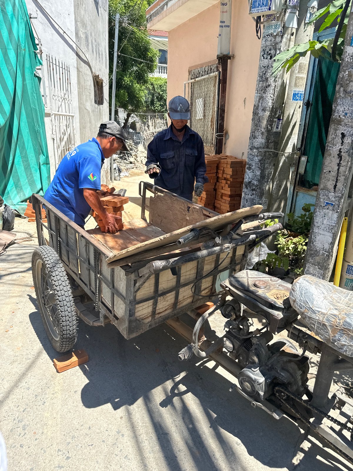 Early morning street life documented in Bac Nha Trang Ward