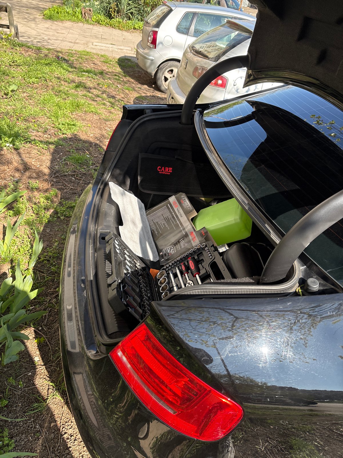 Person observed near open car trunk in Vidin, Bulgaria