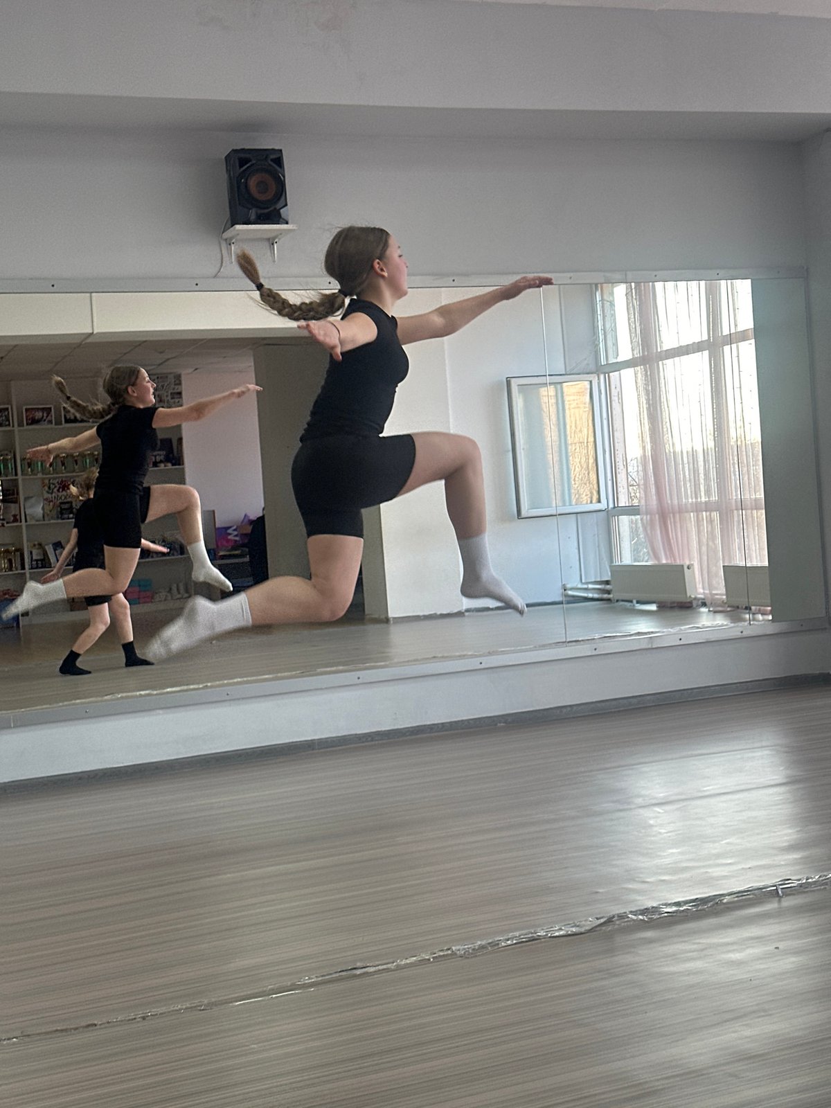 Children's dance class session captured in Votkinsk studio