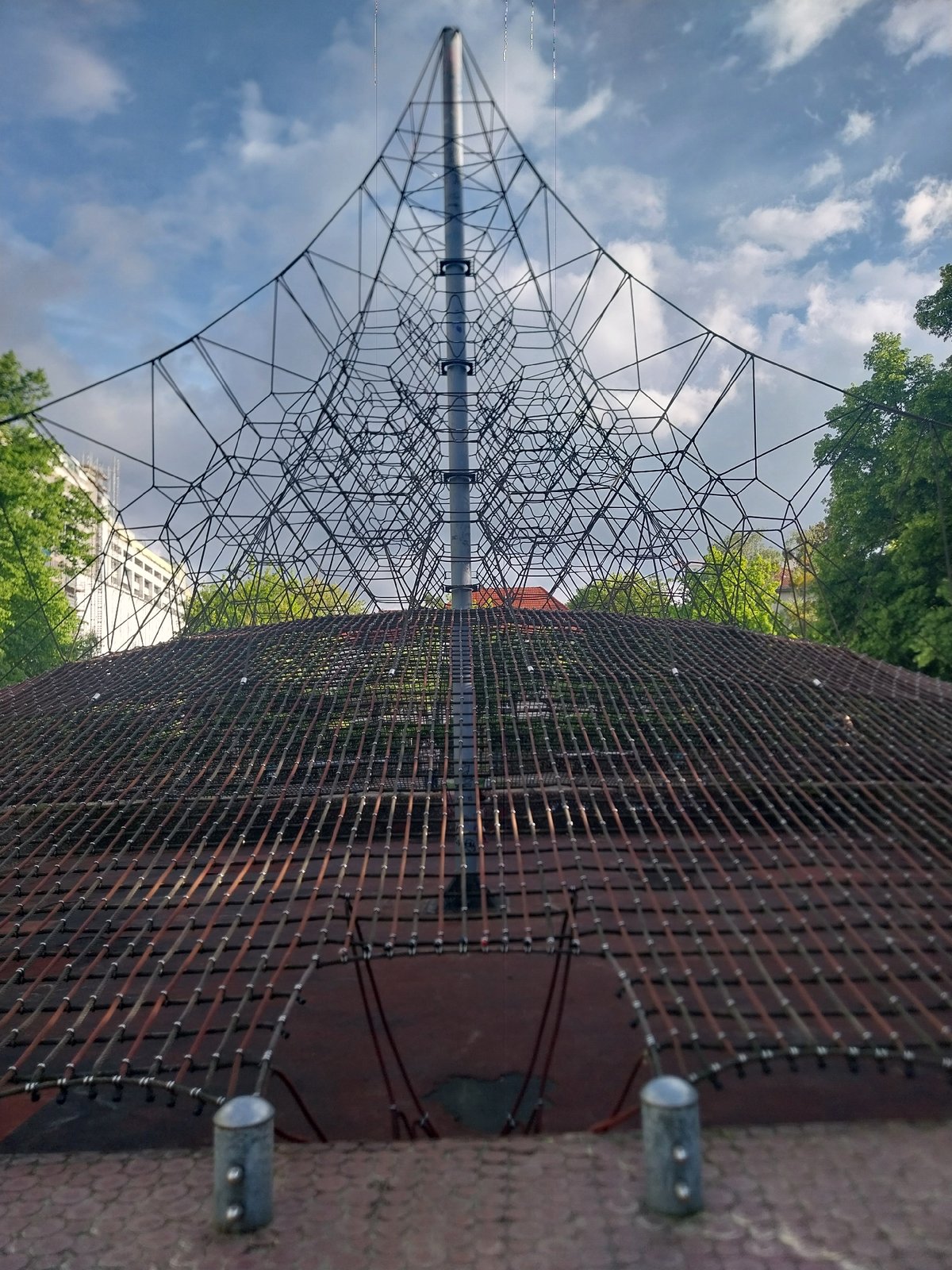 Berlin park visitor documents climbing structures and wisteria-lined walkways
