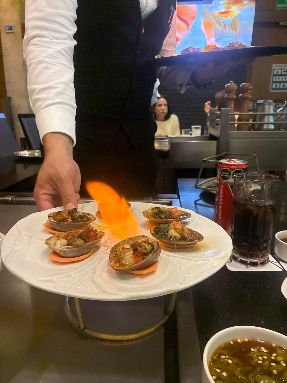 Tableside shellfish flambé at a Jesús del Monte restaurant