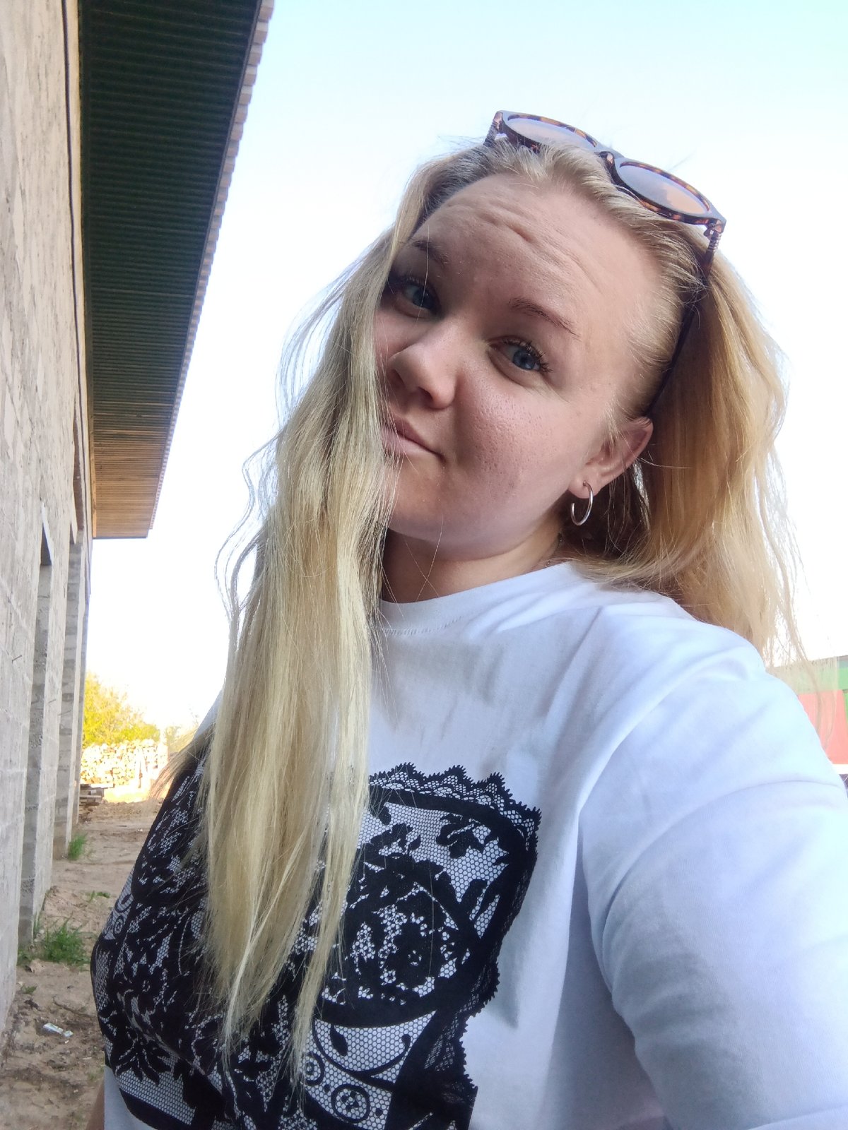 Woman Takes Multiple Selfies With Birthday Balloons in Russia