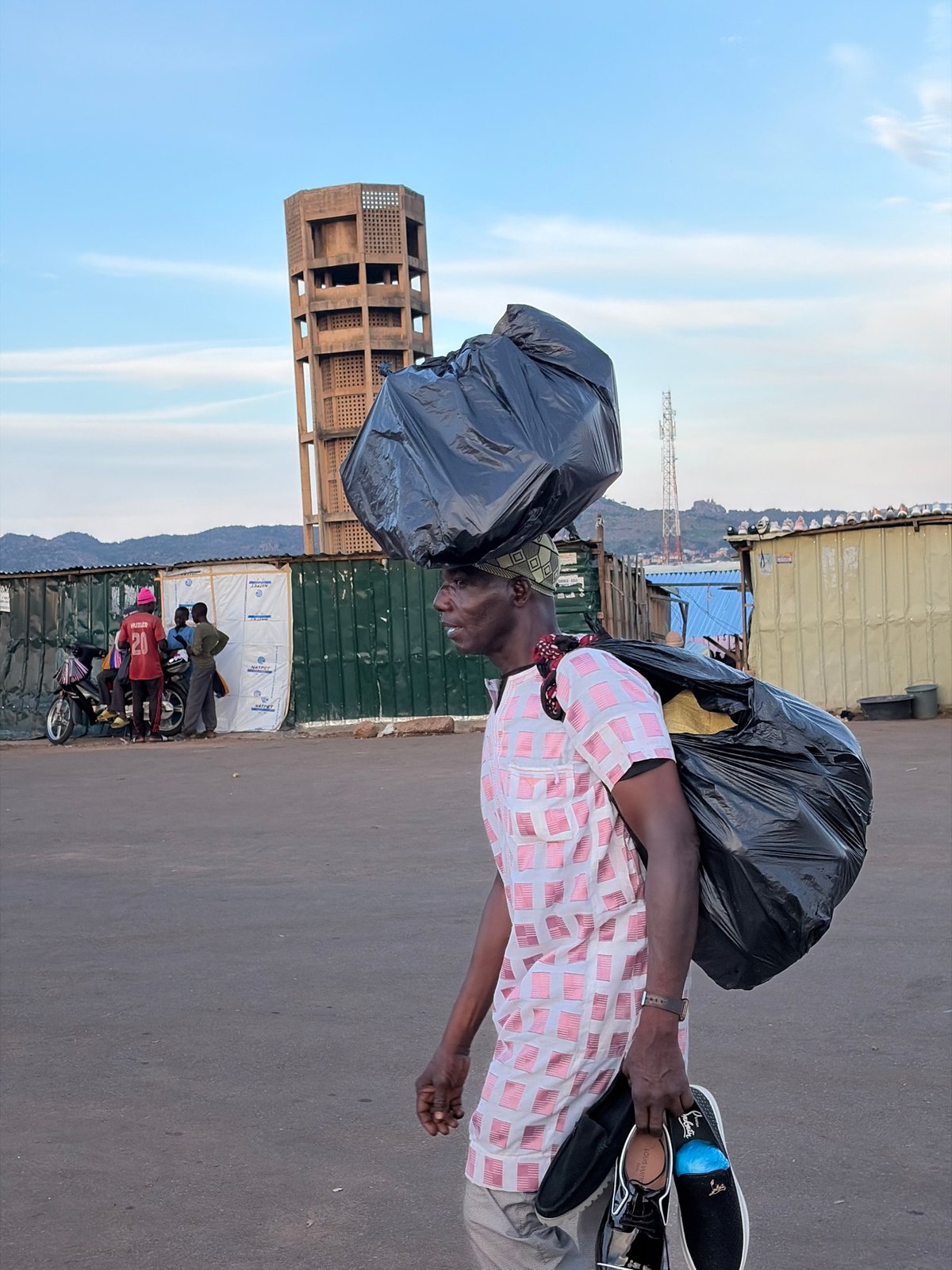 Everyday life across Jos streets and salons, mid-afternoon.