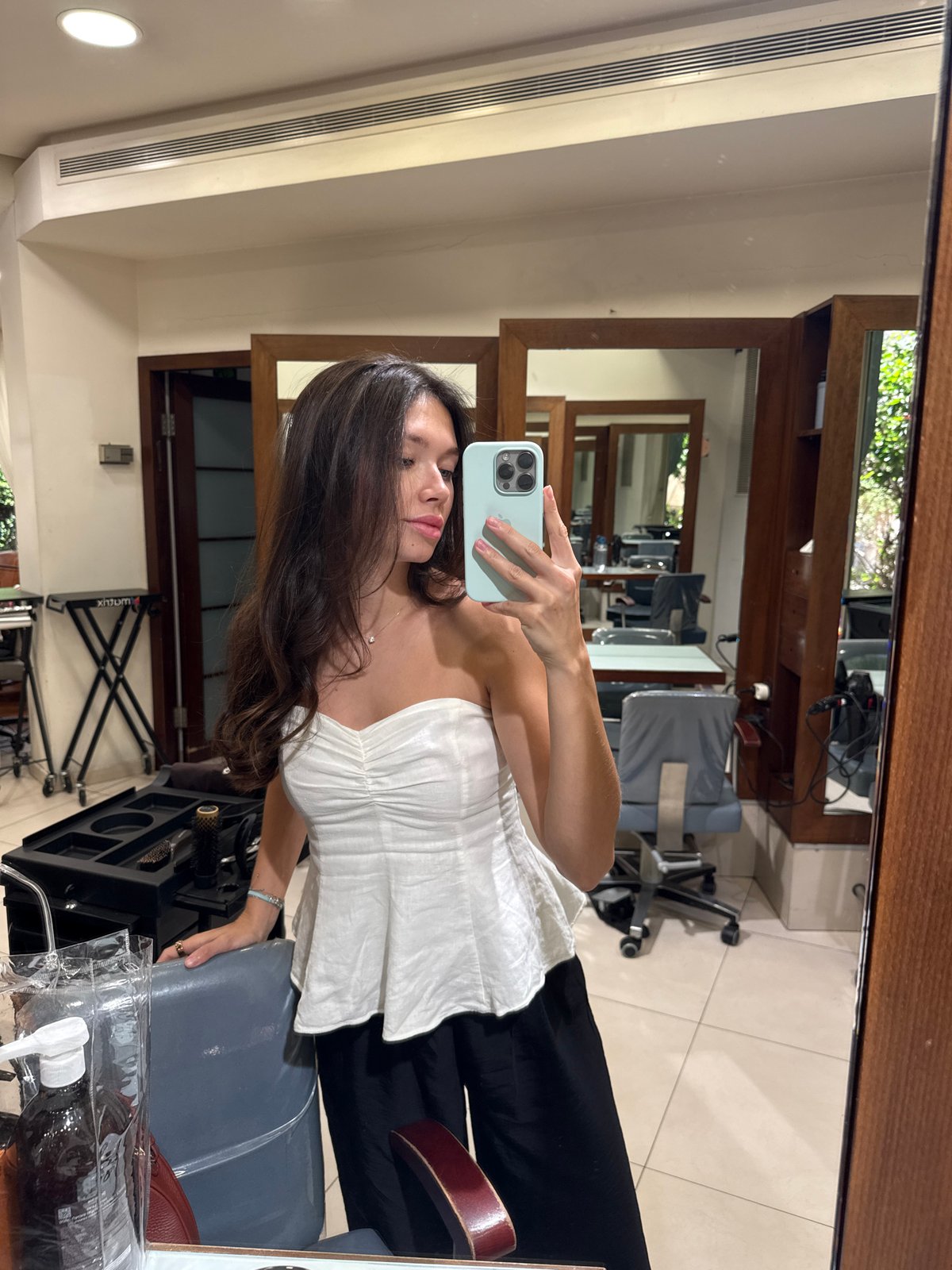 Woman documents hair salon visit through mirror selfies in Petah Tikva