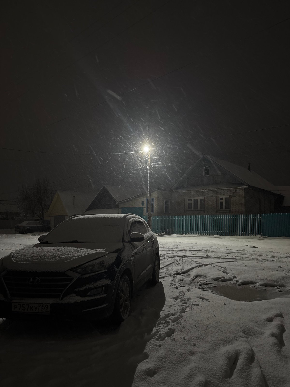 Heavy nighttime snowfall documented across Chaikovsky, Russia