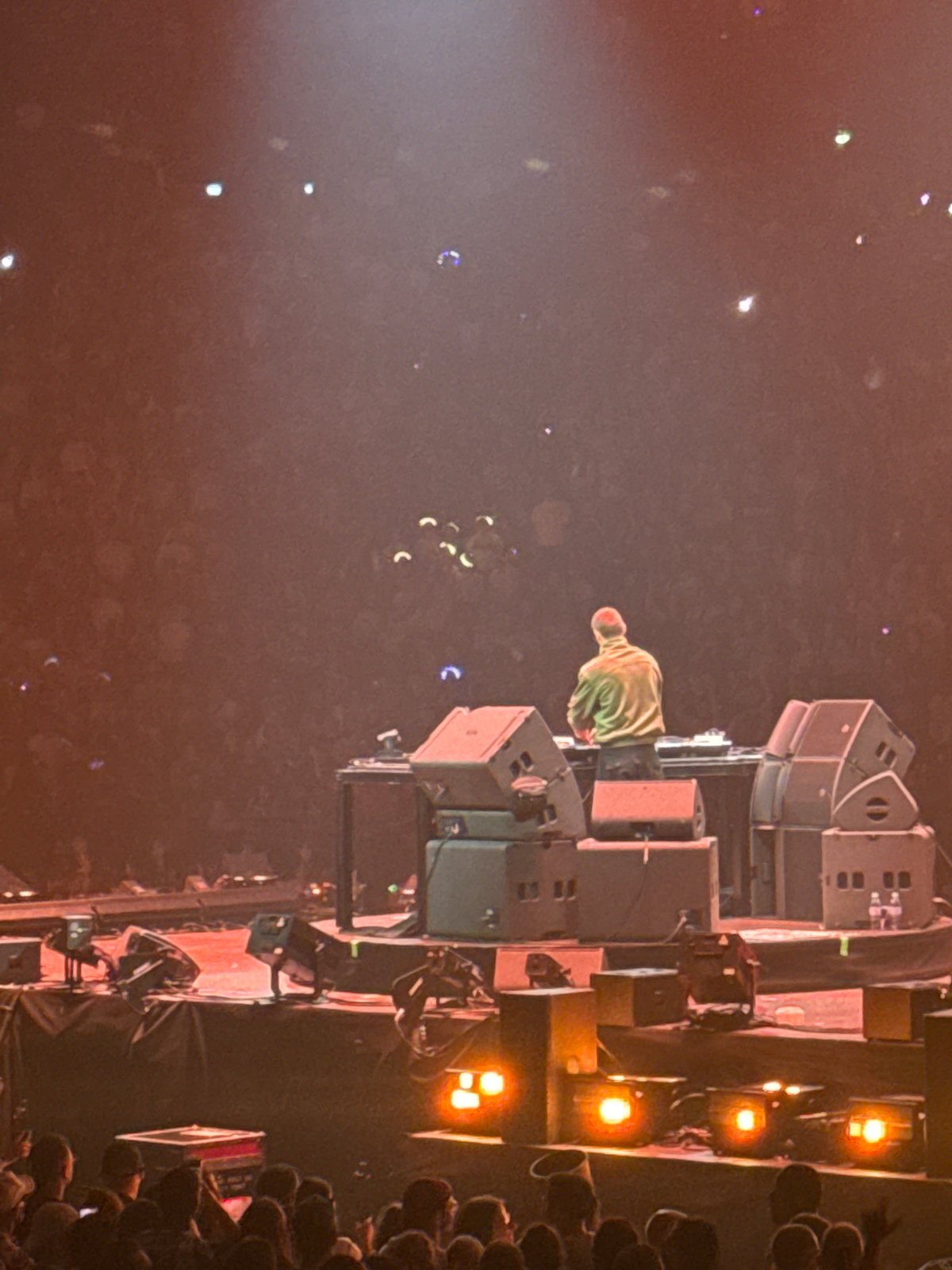 Concert performer in lime green hoodie spotted on Paris stage