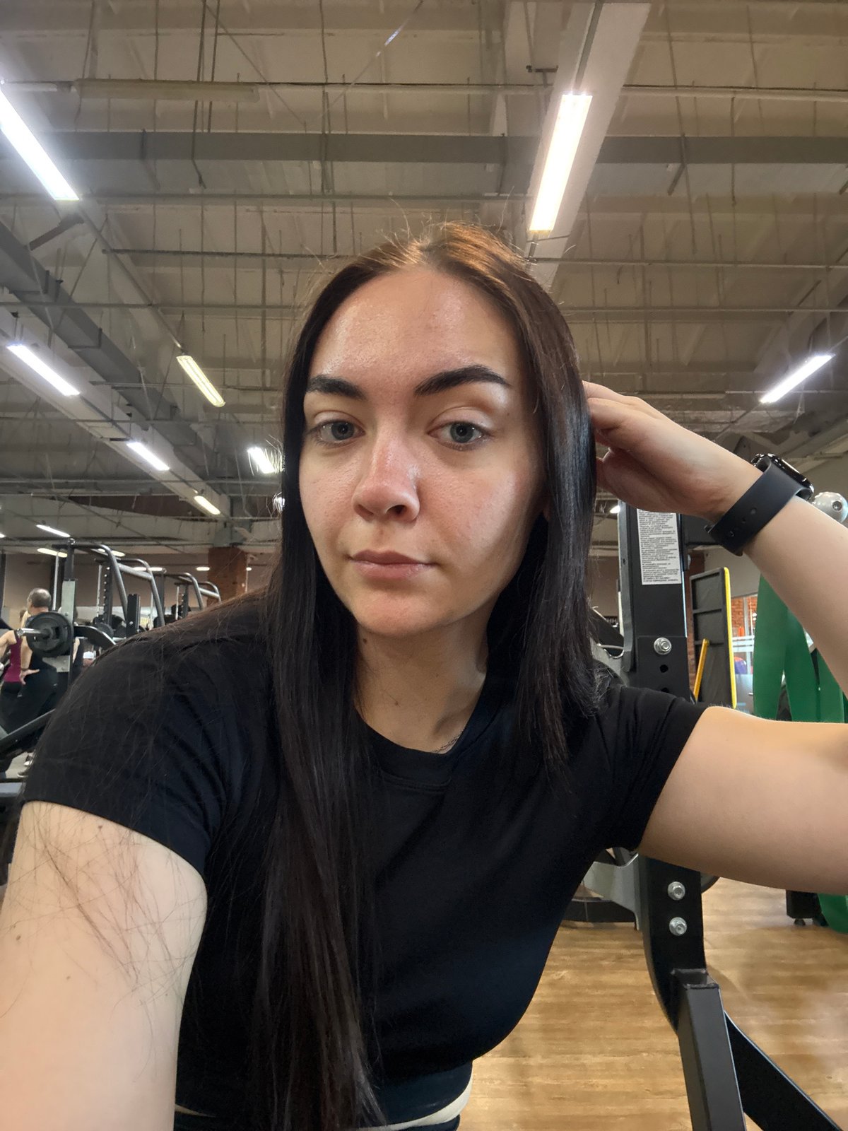 Early morning gym session documented in Chaikovsky, Russia