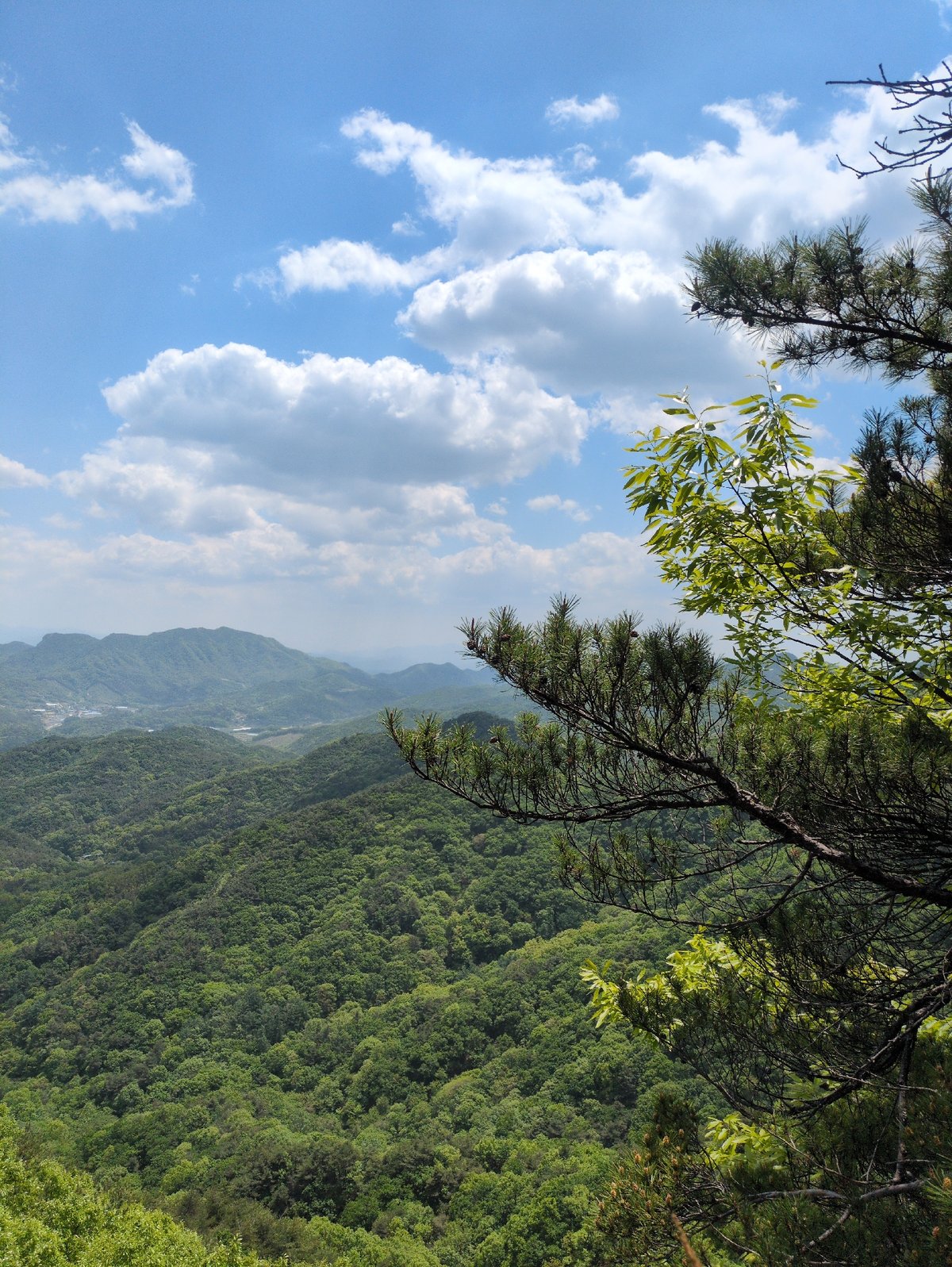 Early morning mountain vistas documented in Uipyeong-ri, South Korea