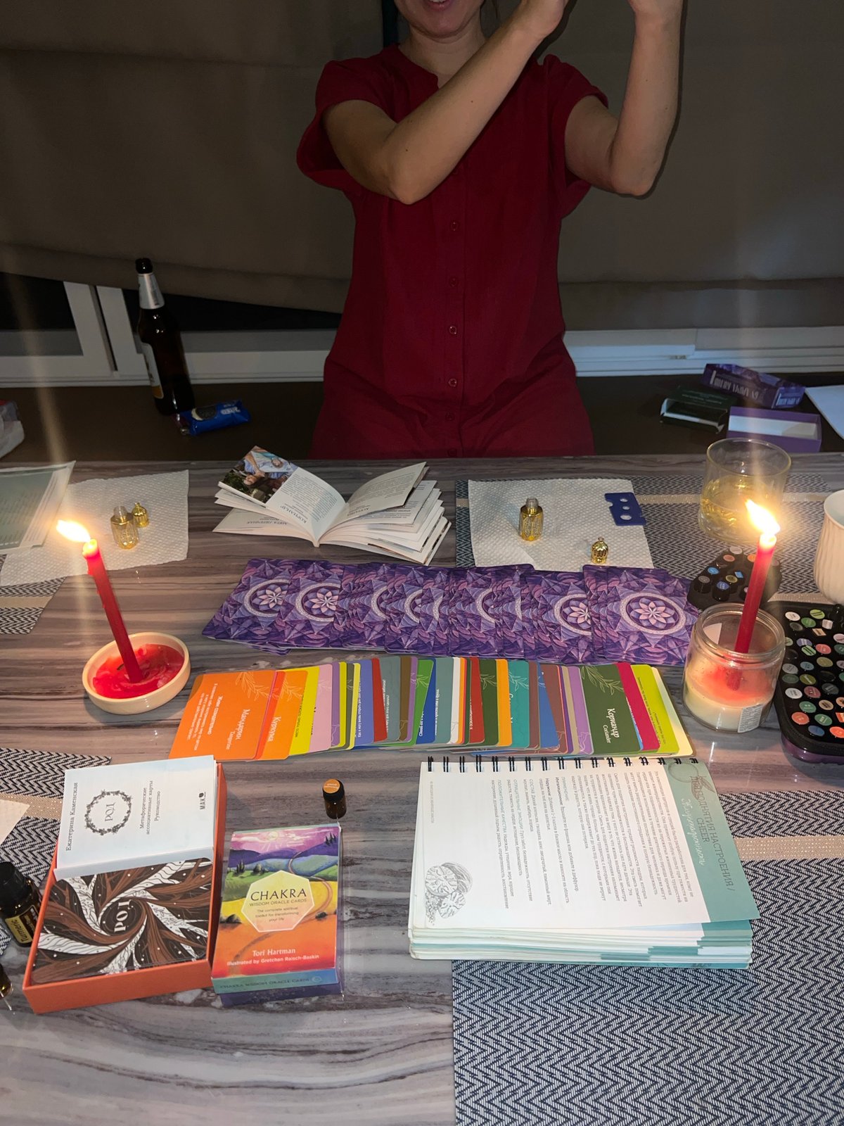 Spiritual card reading session documented in Si Sunthon