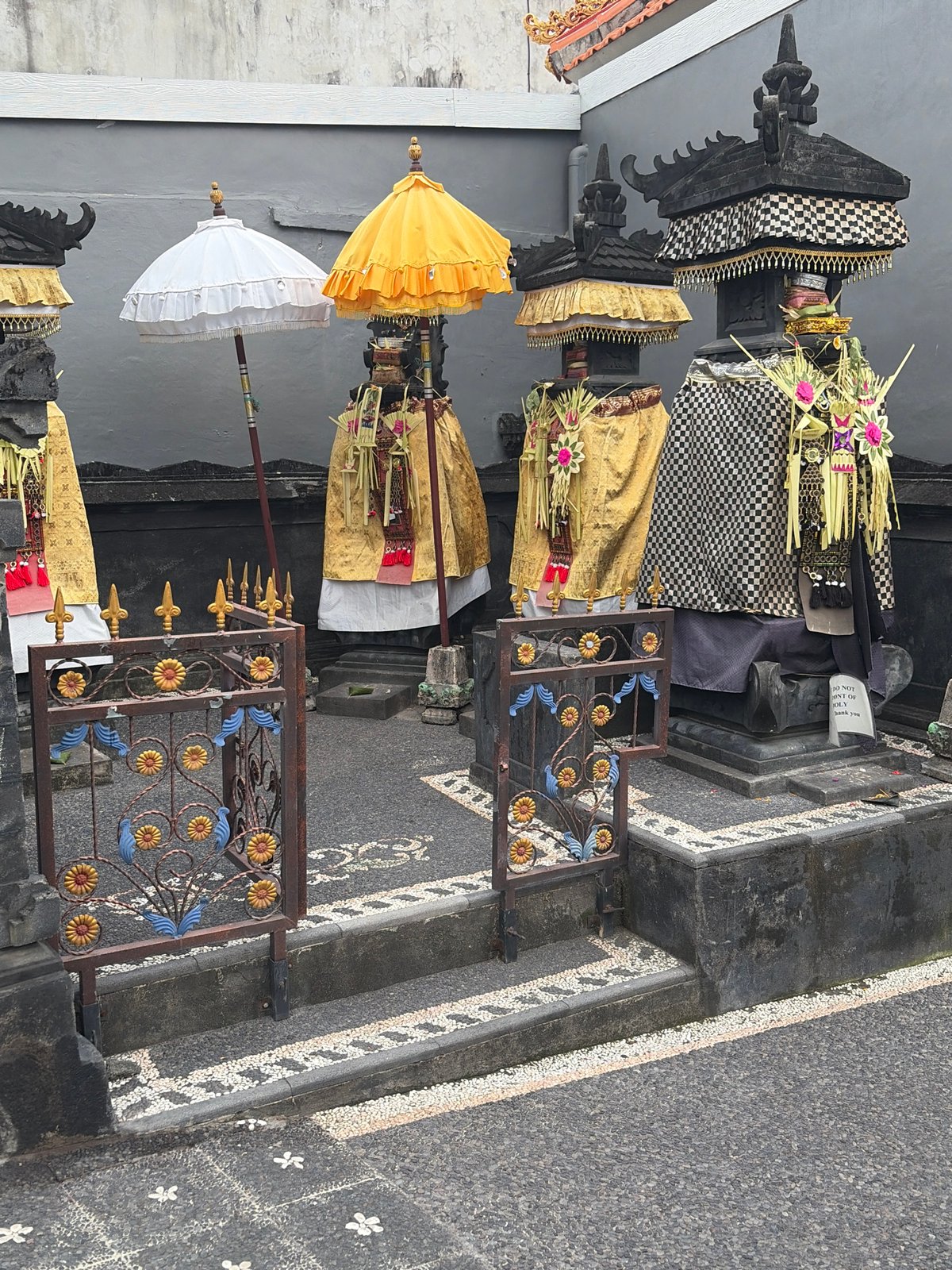 North Kuta street life: cafes, temples, and local storefronts after midnight