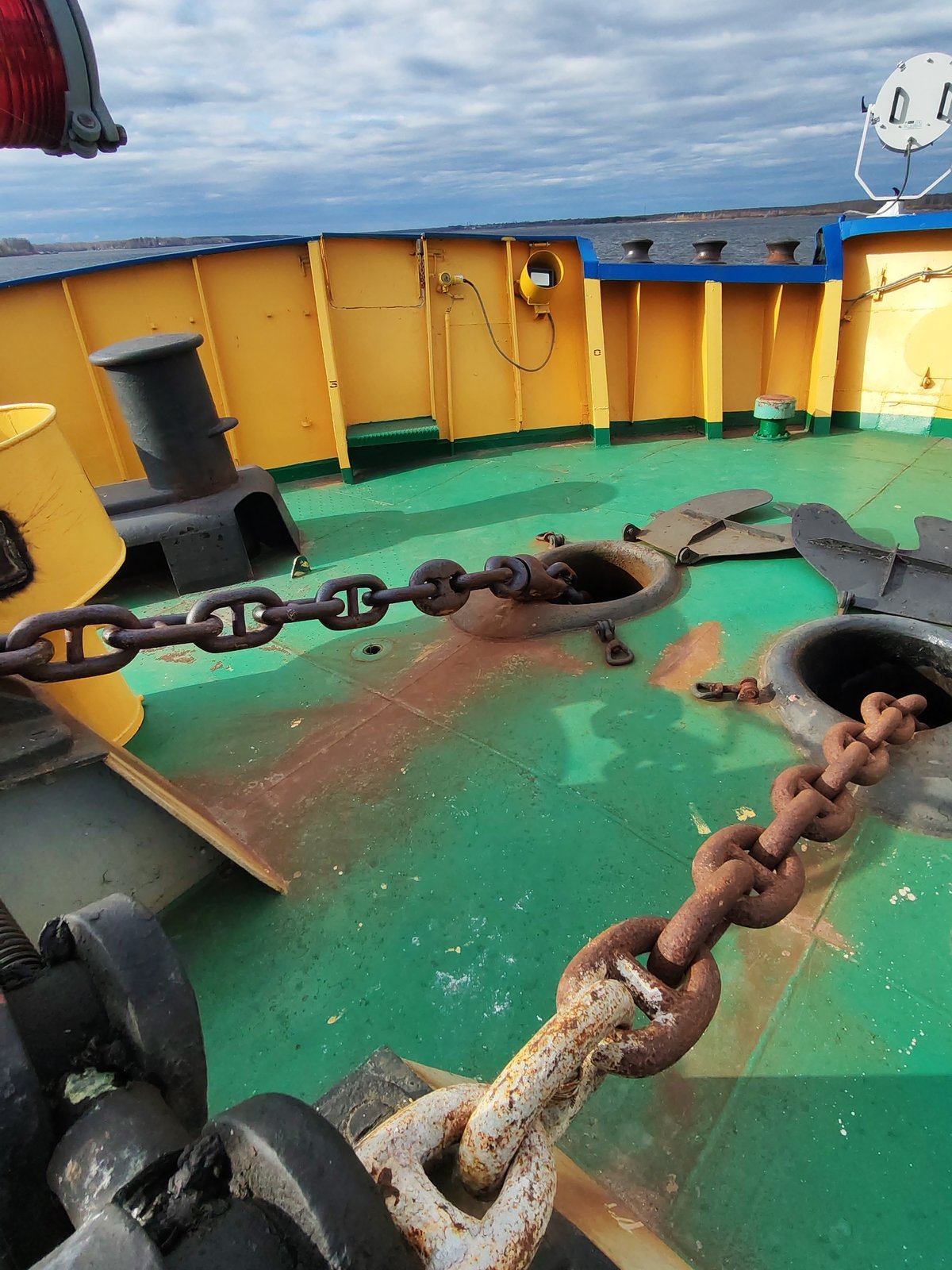 Routine port operations documented at Rybinsk harbor, Russia