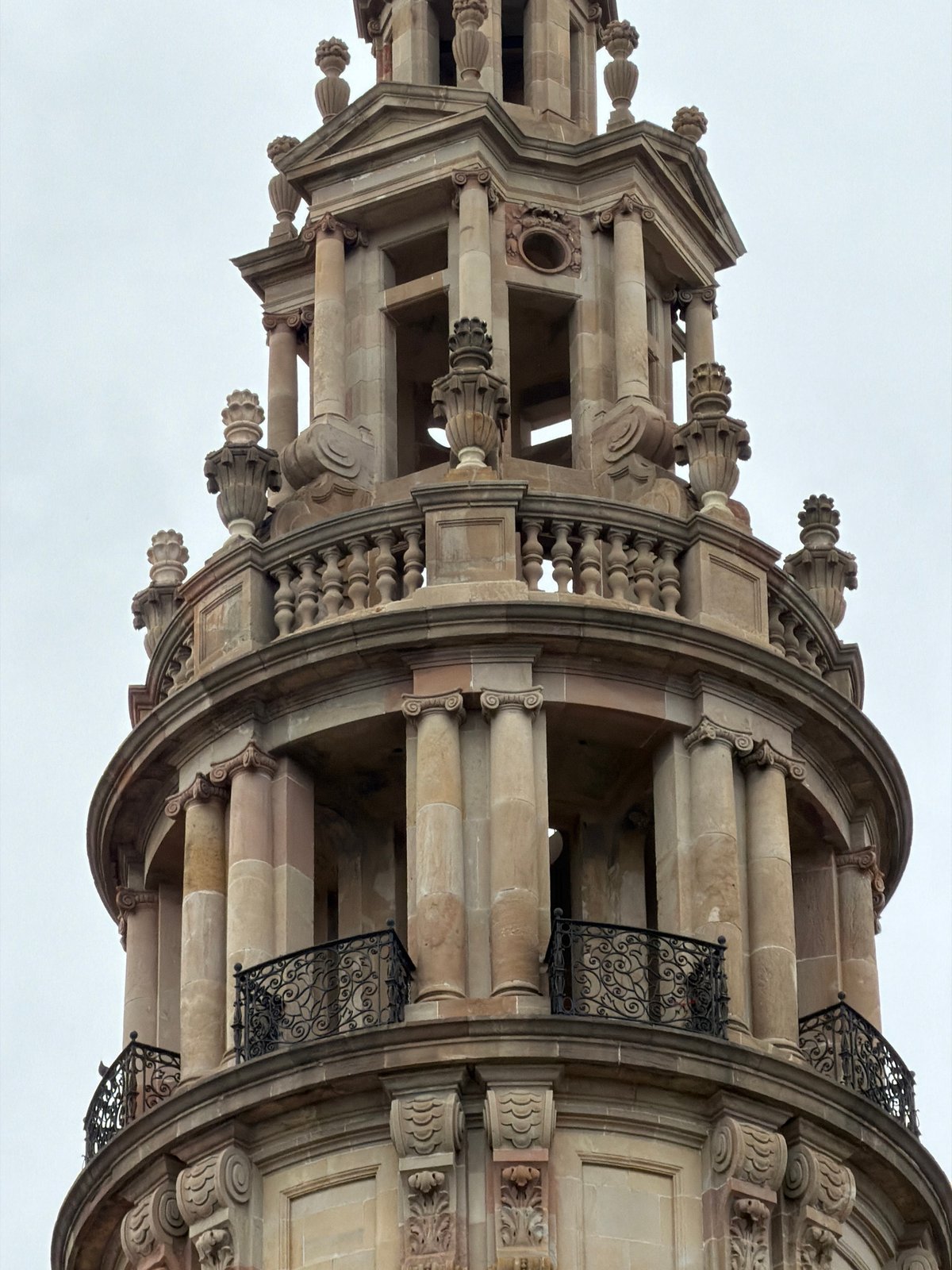 Barcelona landmarks and Lichtenstein sculpture documented under overcast skies