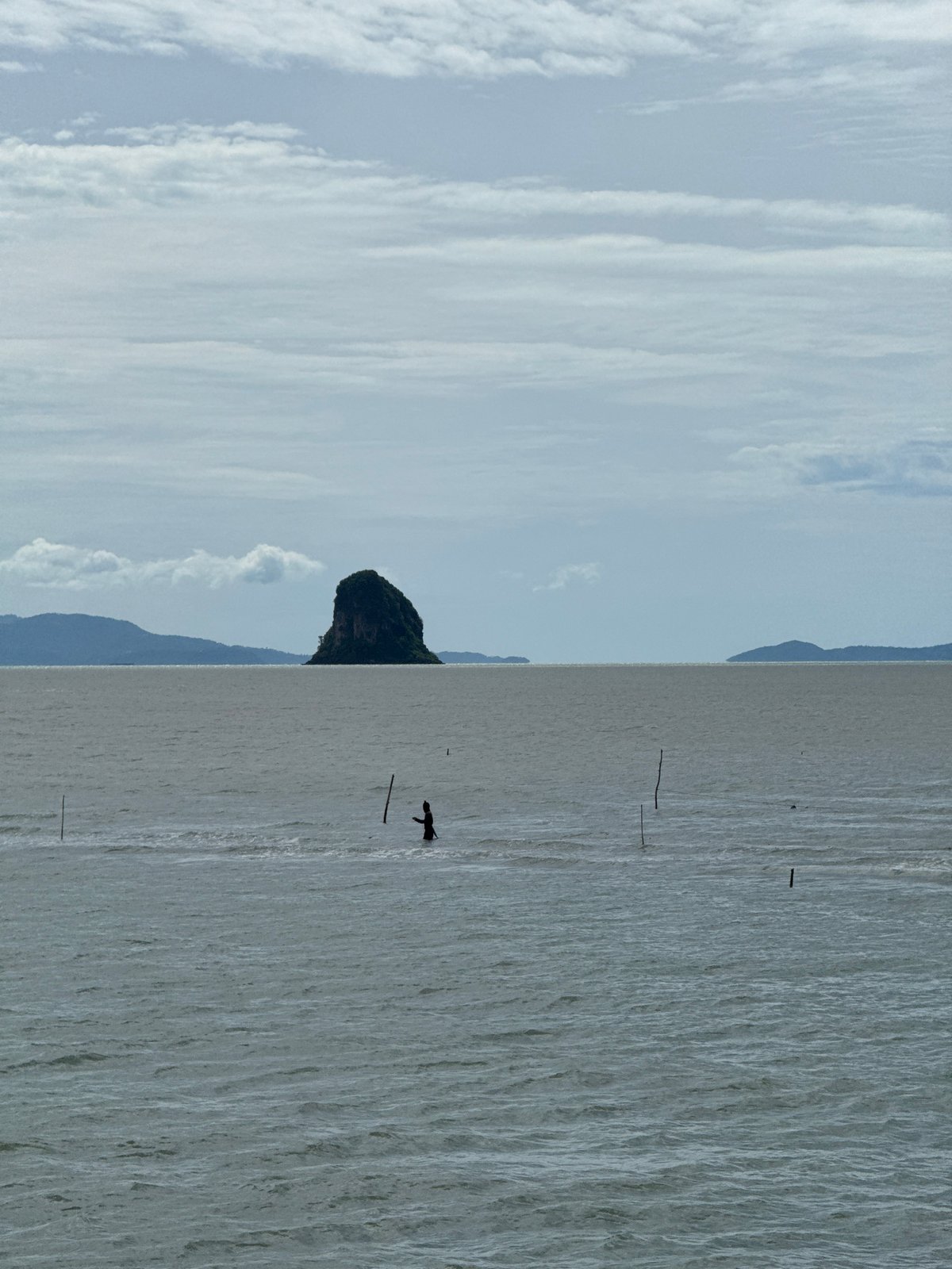 Overcast morning at Don Sak's Lomprayah ferry terminal
