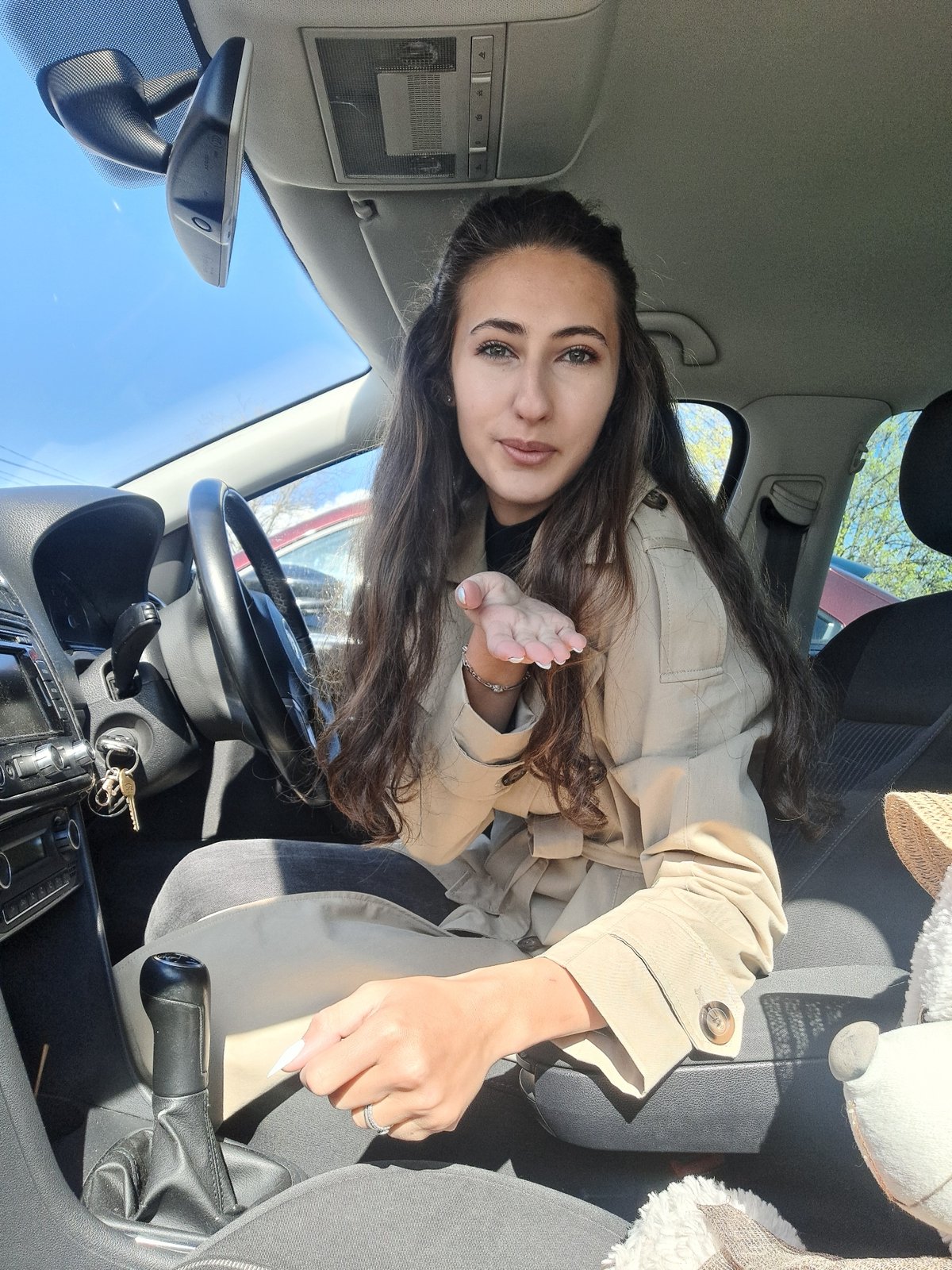 Woman with teddy bear spotted in Chepintsi, Bulgaria morning