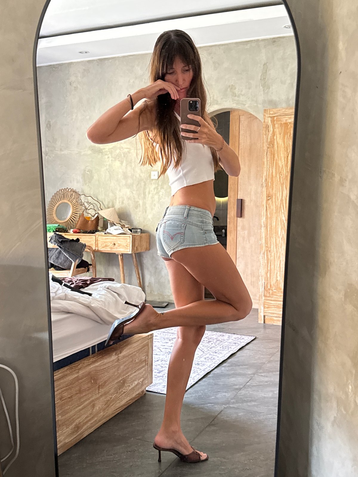 Morning mirror selfies and room details from a North Kuta bedroom