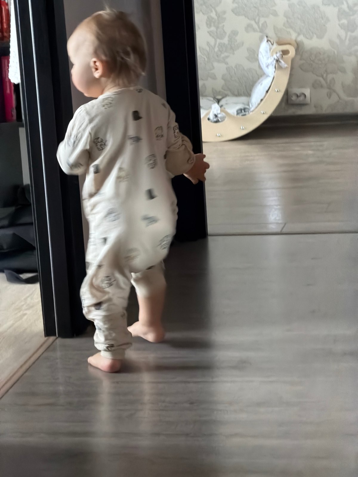 Toddler spotted standing barefoot near furniture in Chaikovsky home