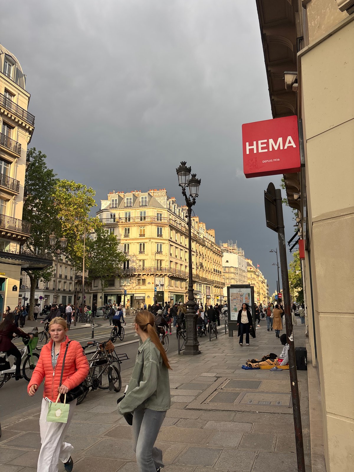 Evening street activity captured near Saint-Jacques Tower, Paris