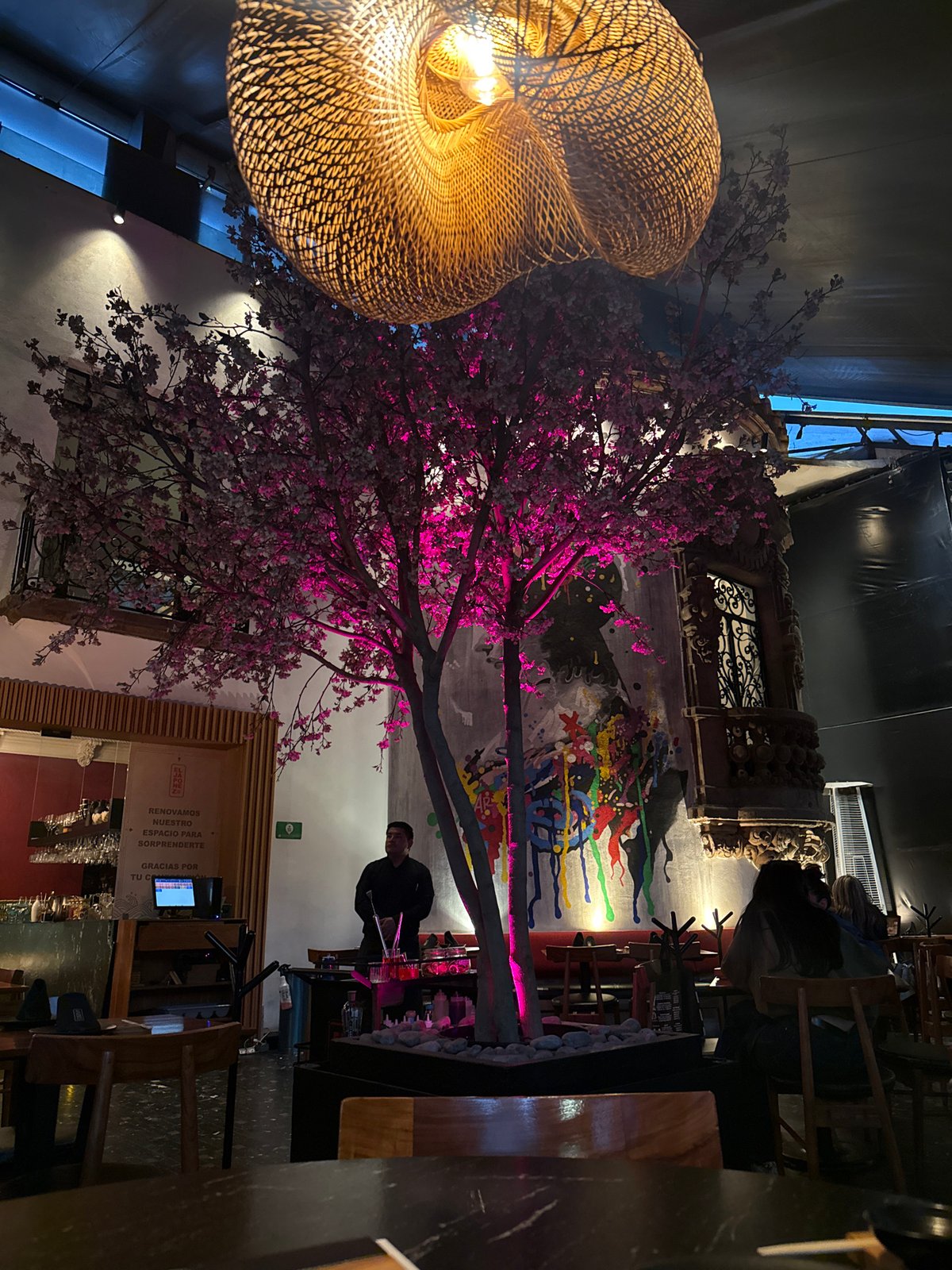 Late-night dining experience captured at Mexico City restaurant