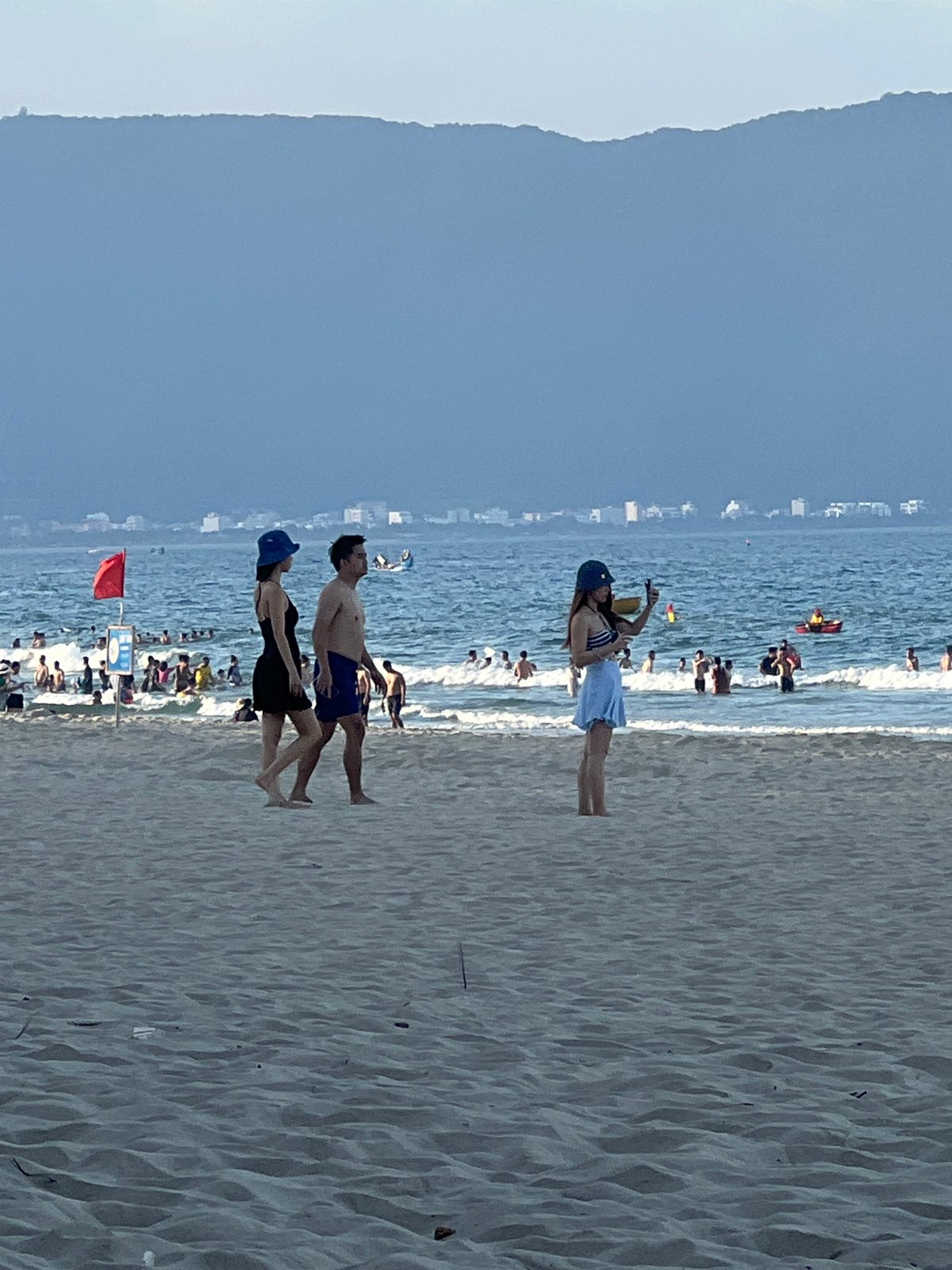 Busy summer morning at My Khe Beach, Đà Nẵng