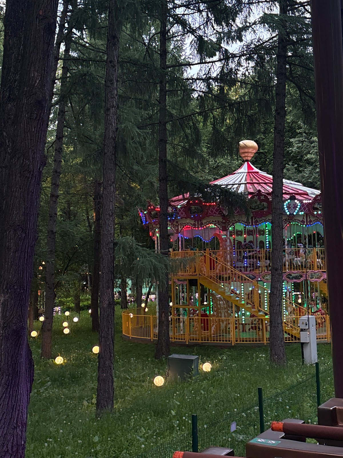 Afternoon activities documented across Perm: amusement park and salon visit