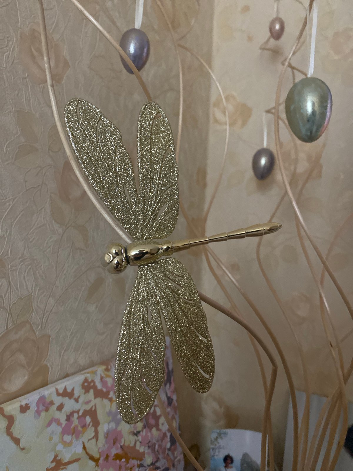 Golden dragonfly ornament photographed in Kryvyi Rih indoor setting