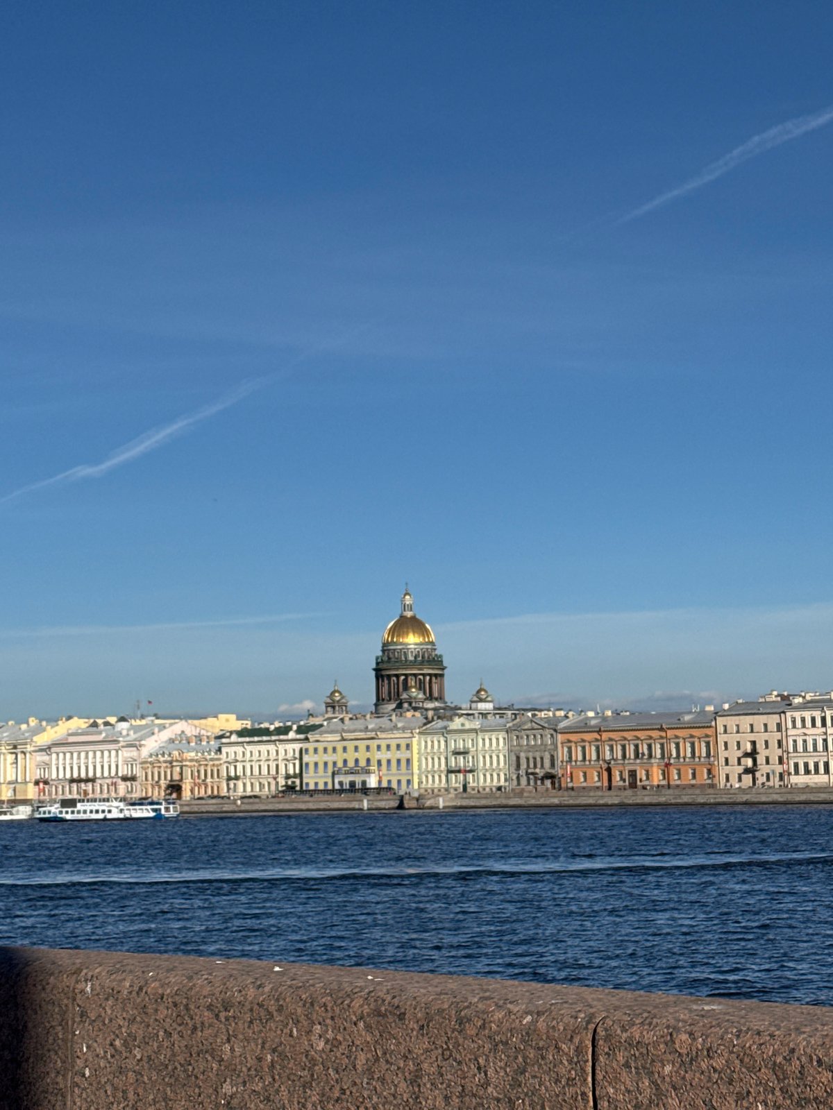 Sunny afternoon sightseeing captured across Saint Petersburg landmarks